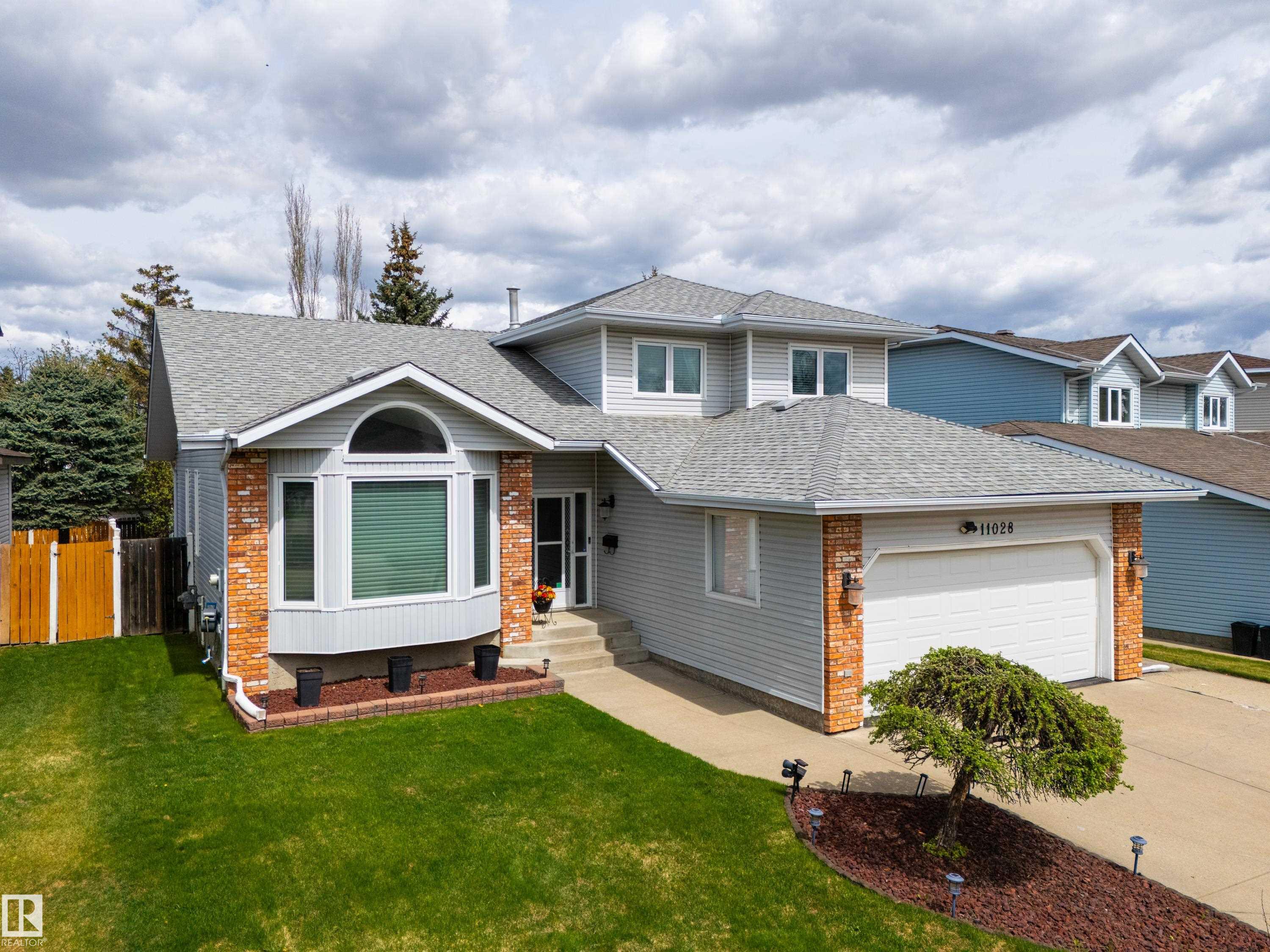 11028 11 AV NW
