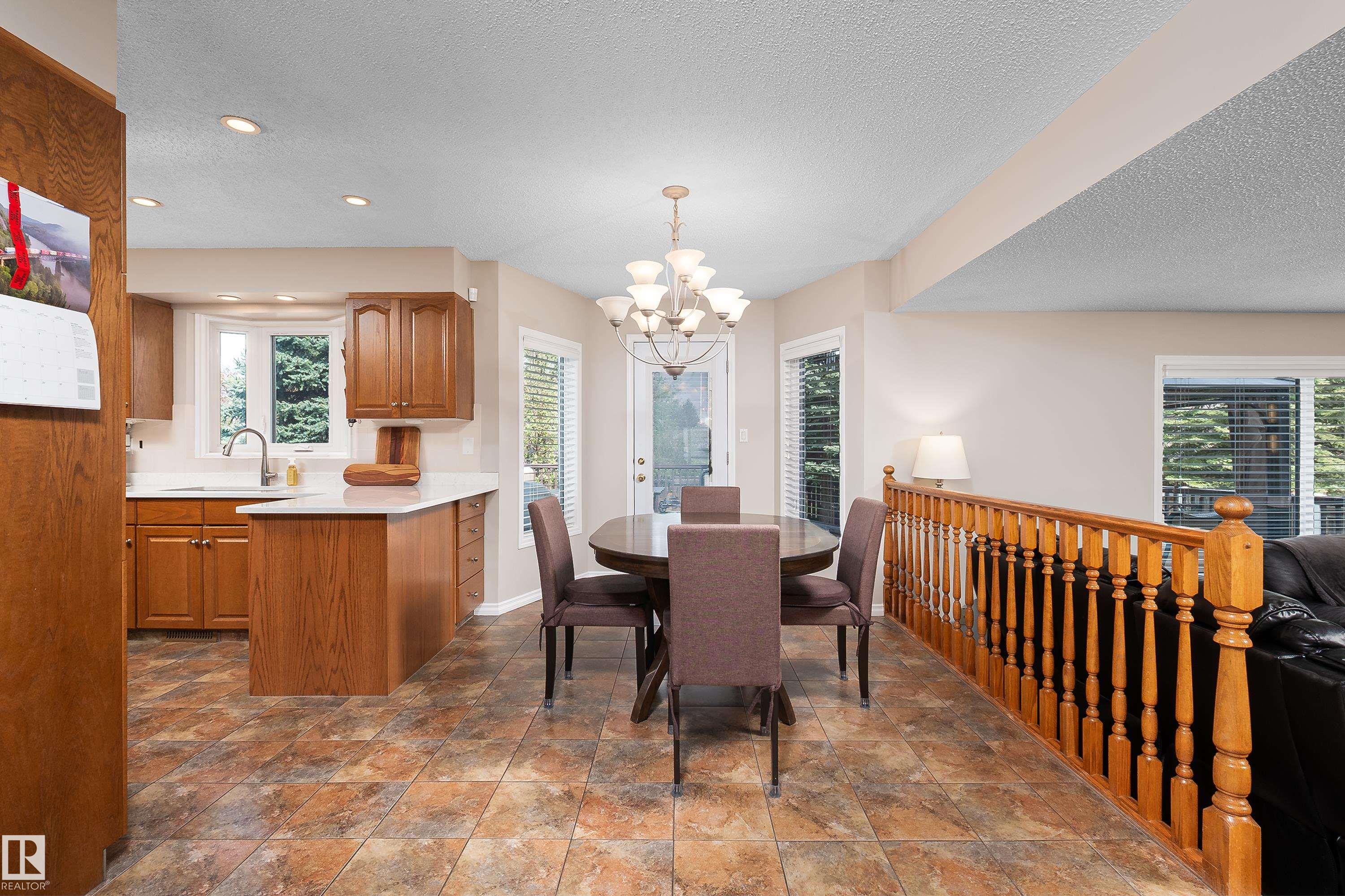 11028 11 AV NW