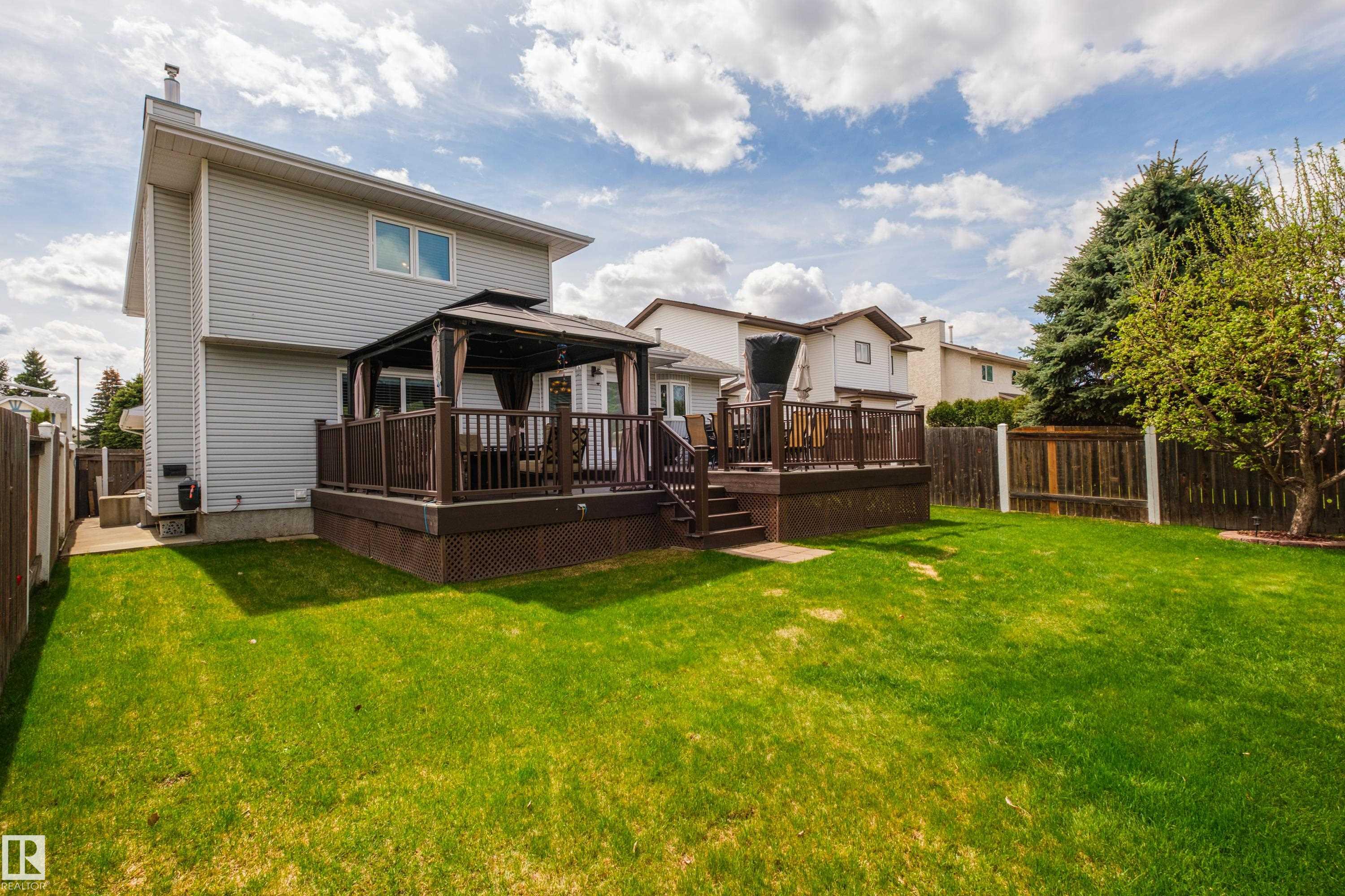 11028 11 AV NW