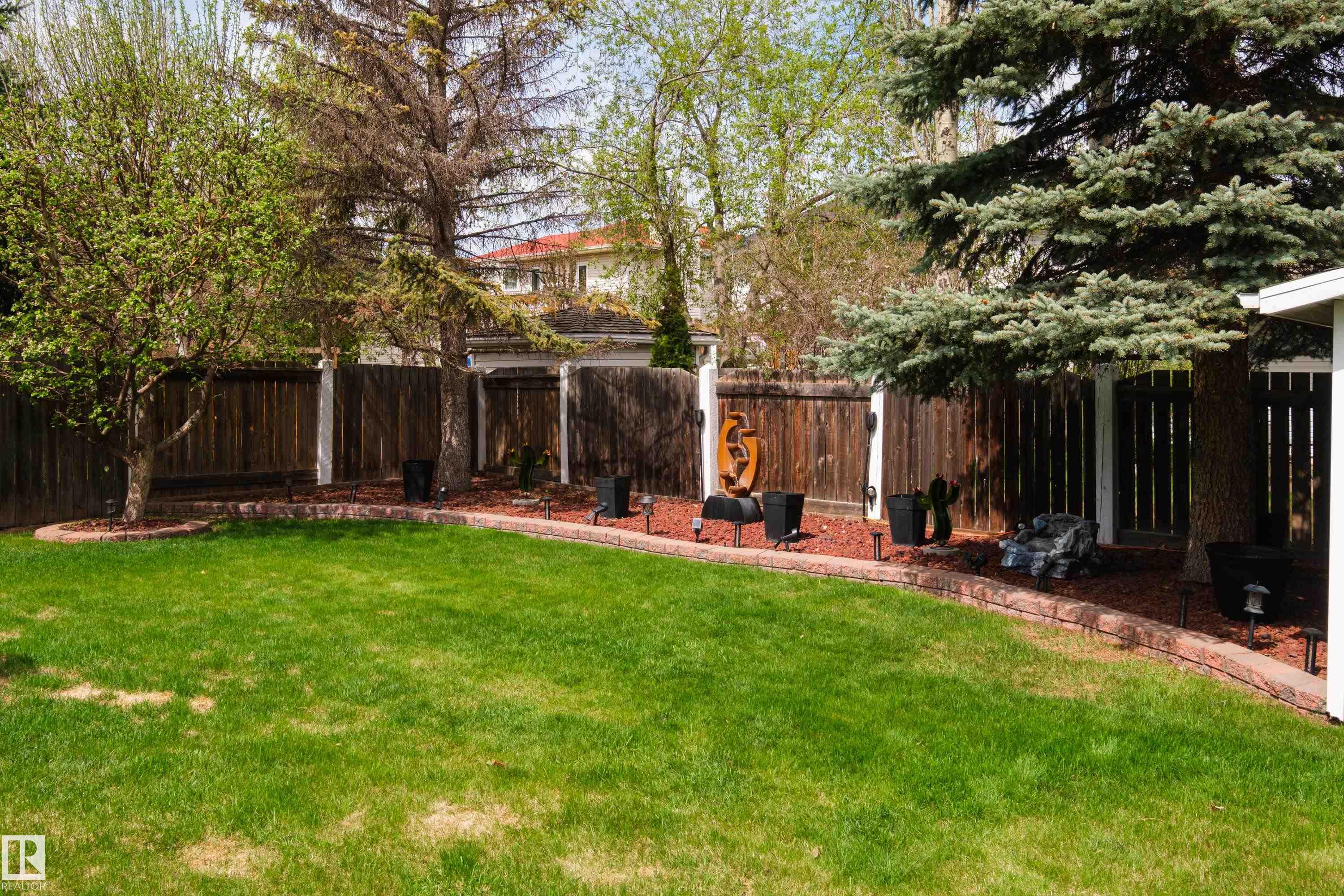 11028 11 AV NW