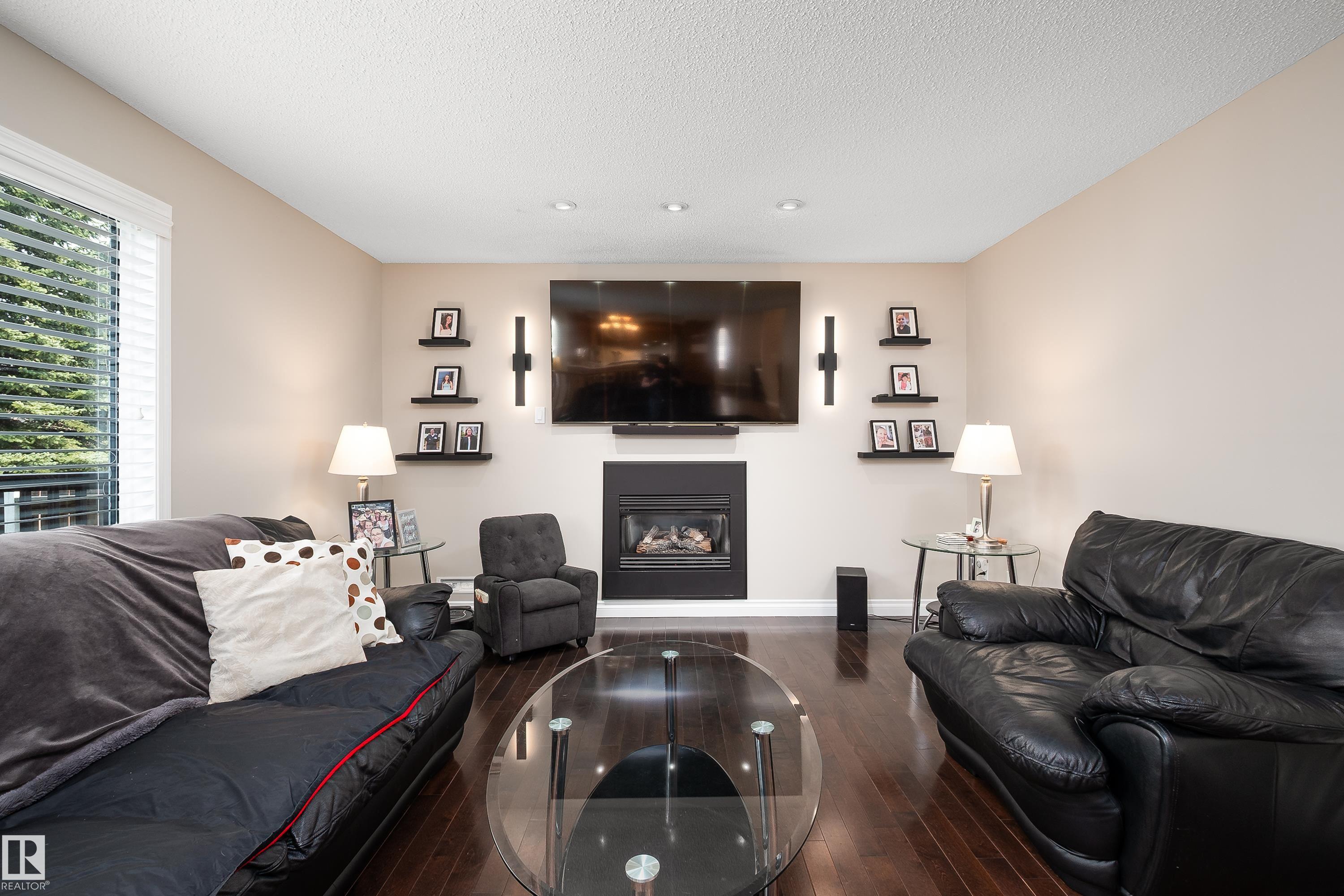 11028 11 AV NW