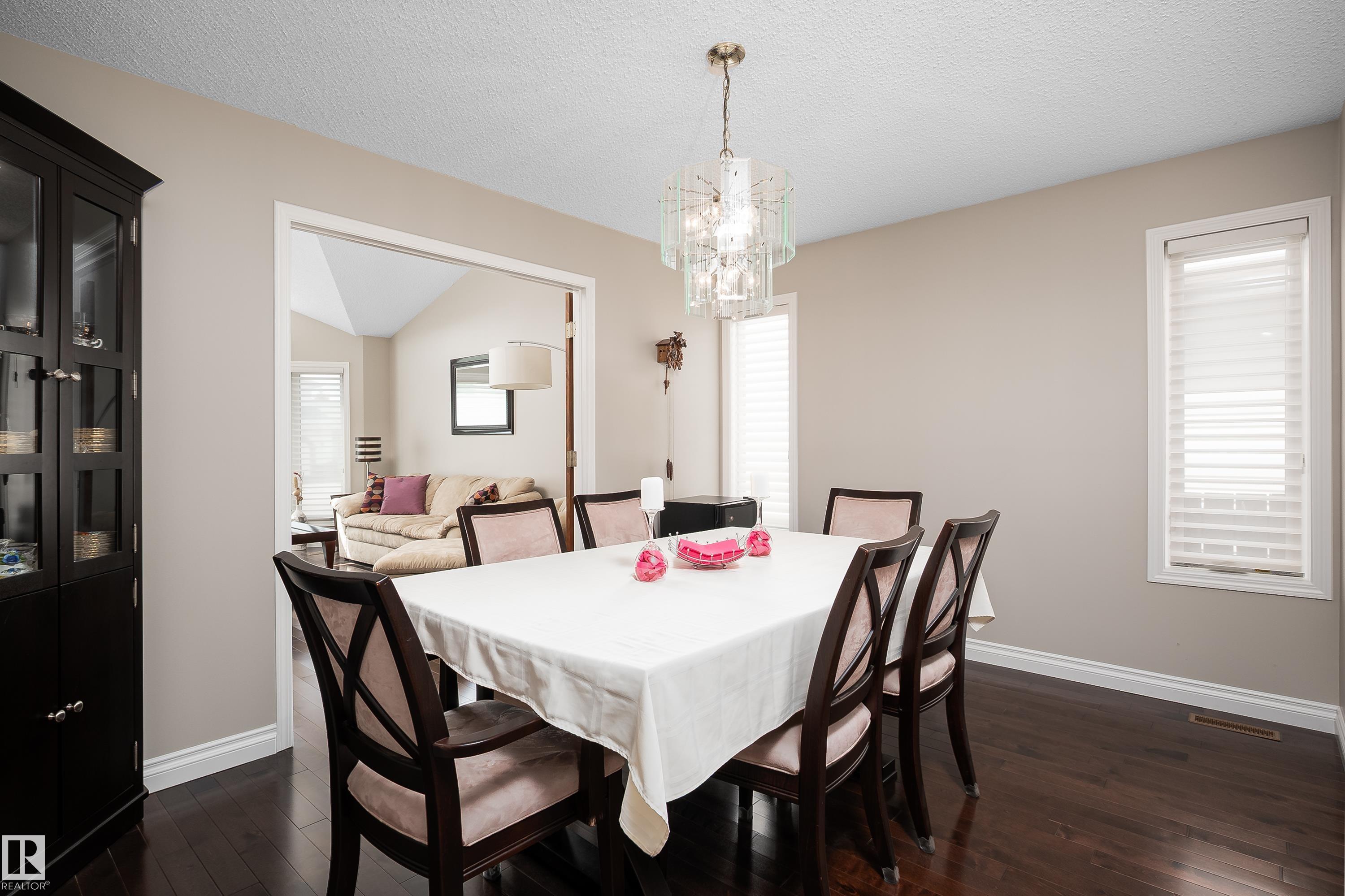 11028 11 AV NW