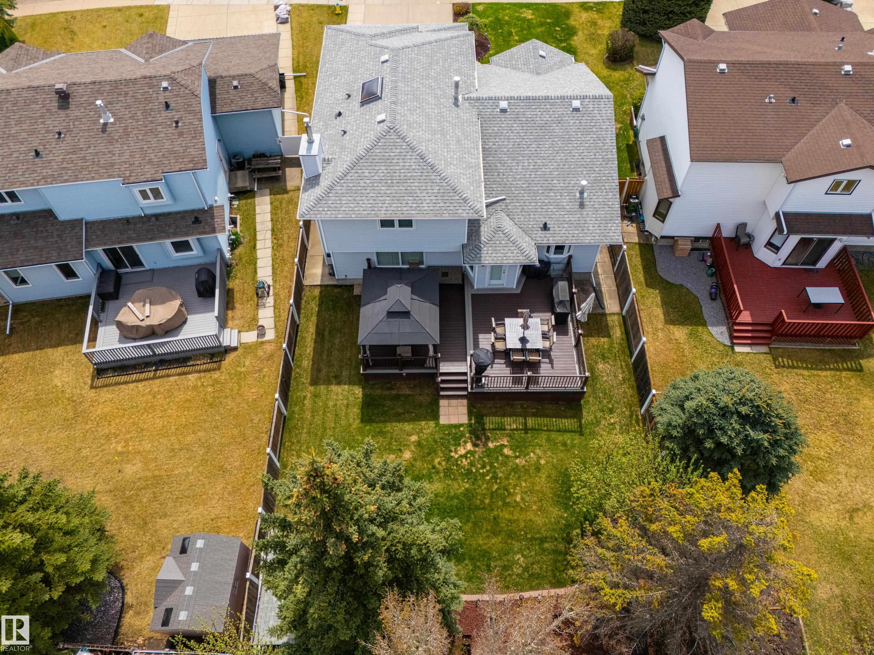 11028 11 AV NW