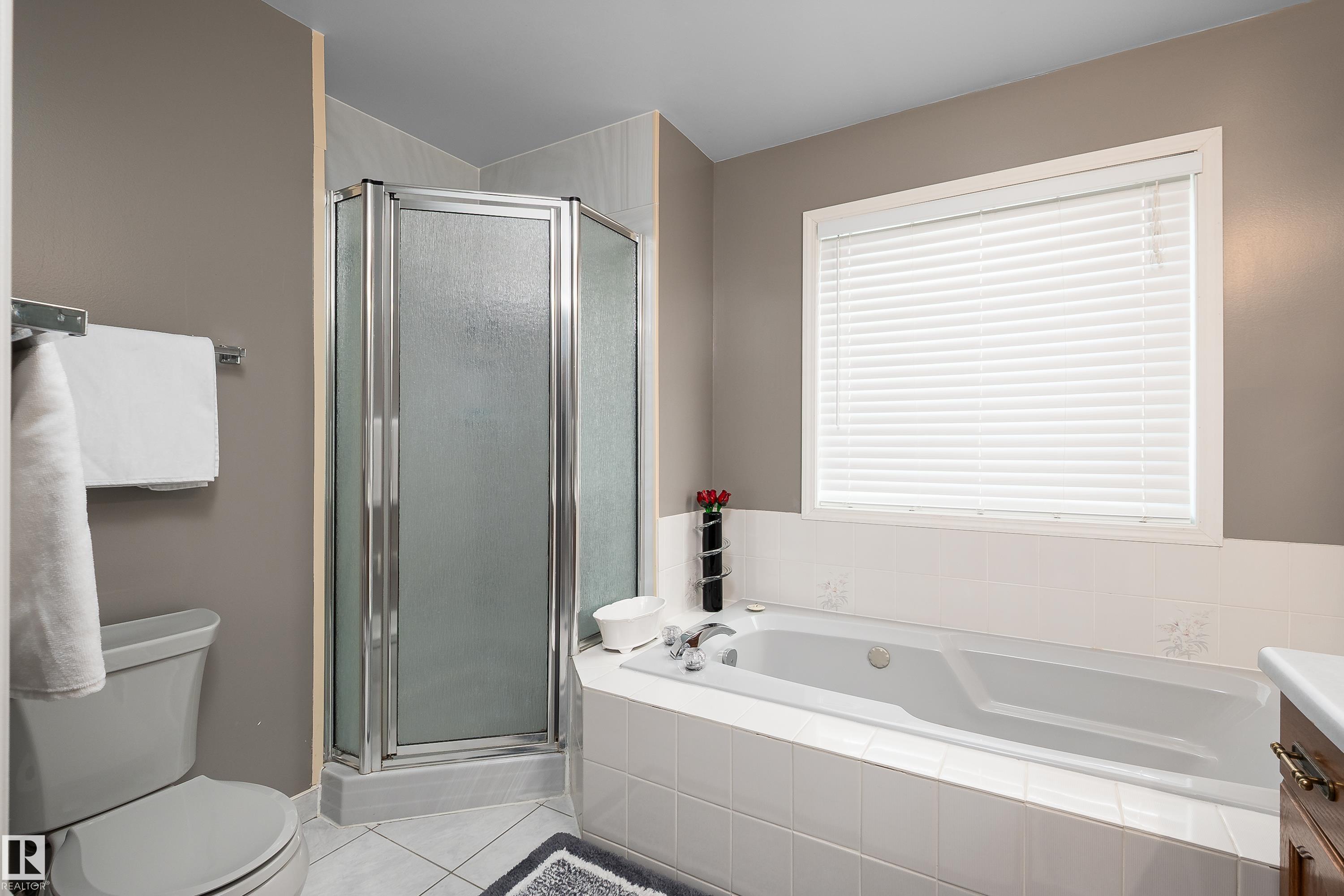 11028 11 AV NW