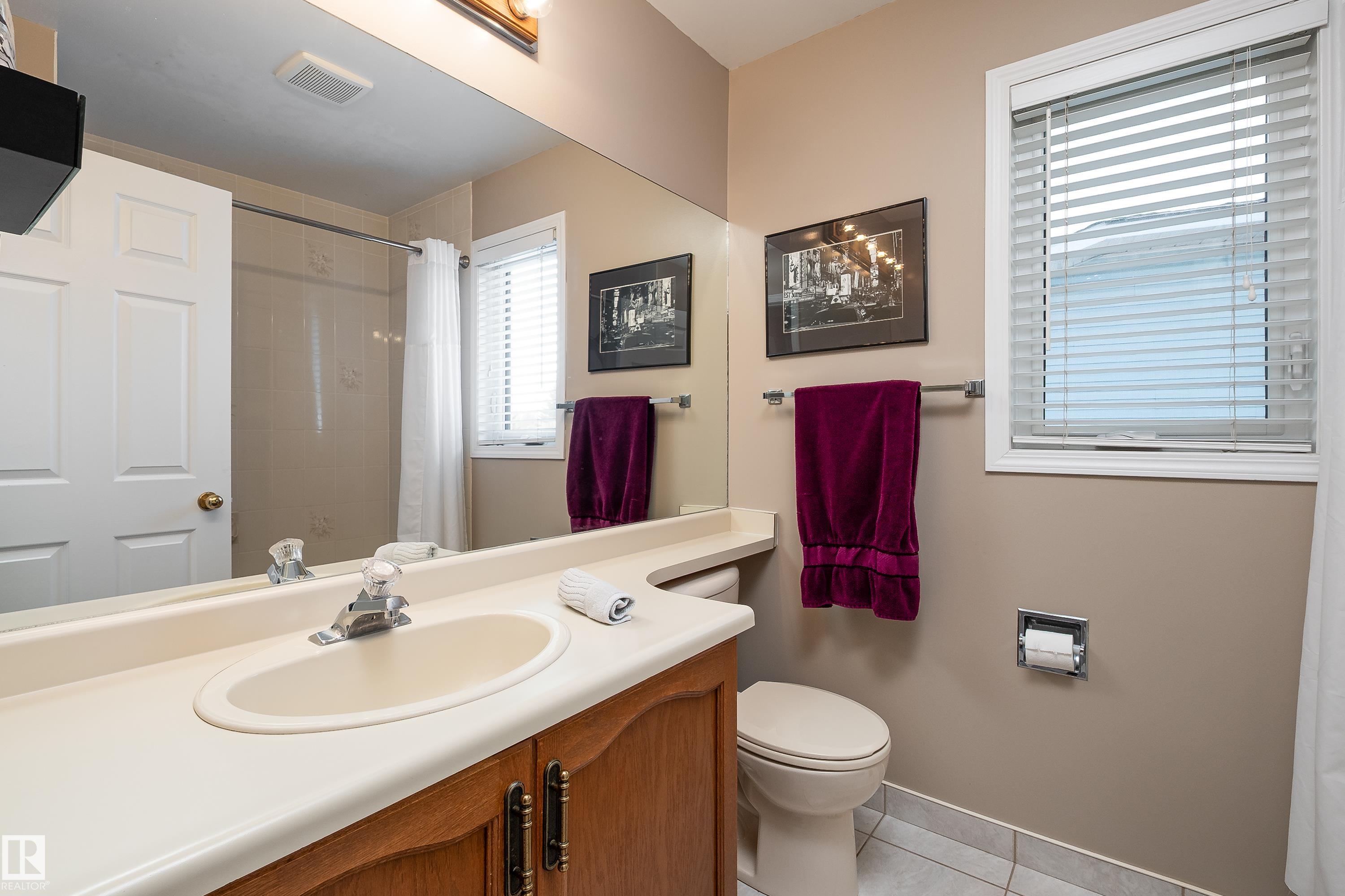 11028 11 AV NW
