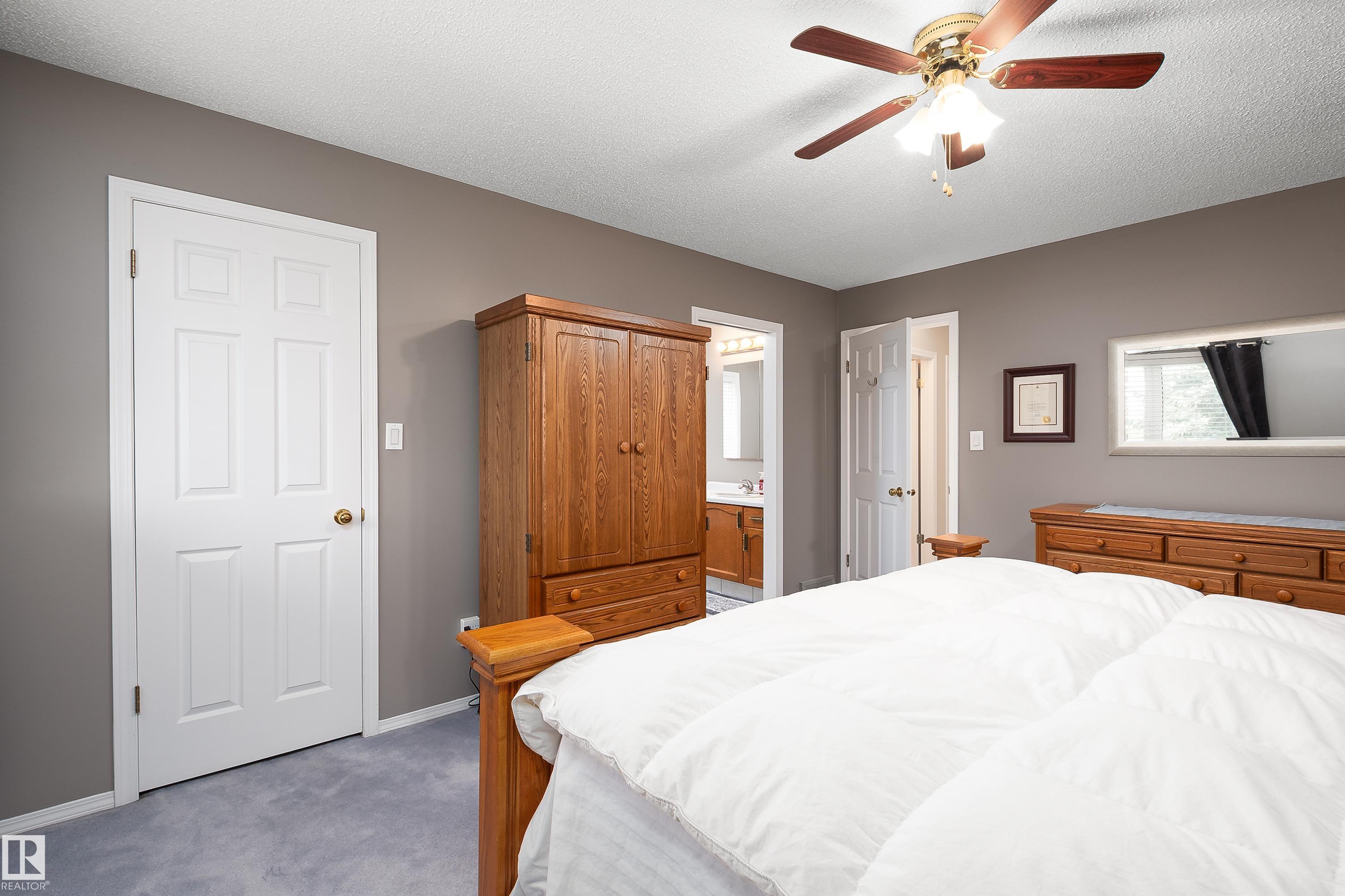 11028 11 AV NW