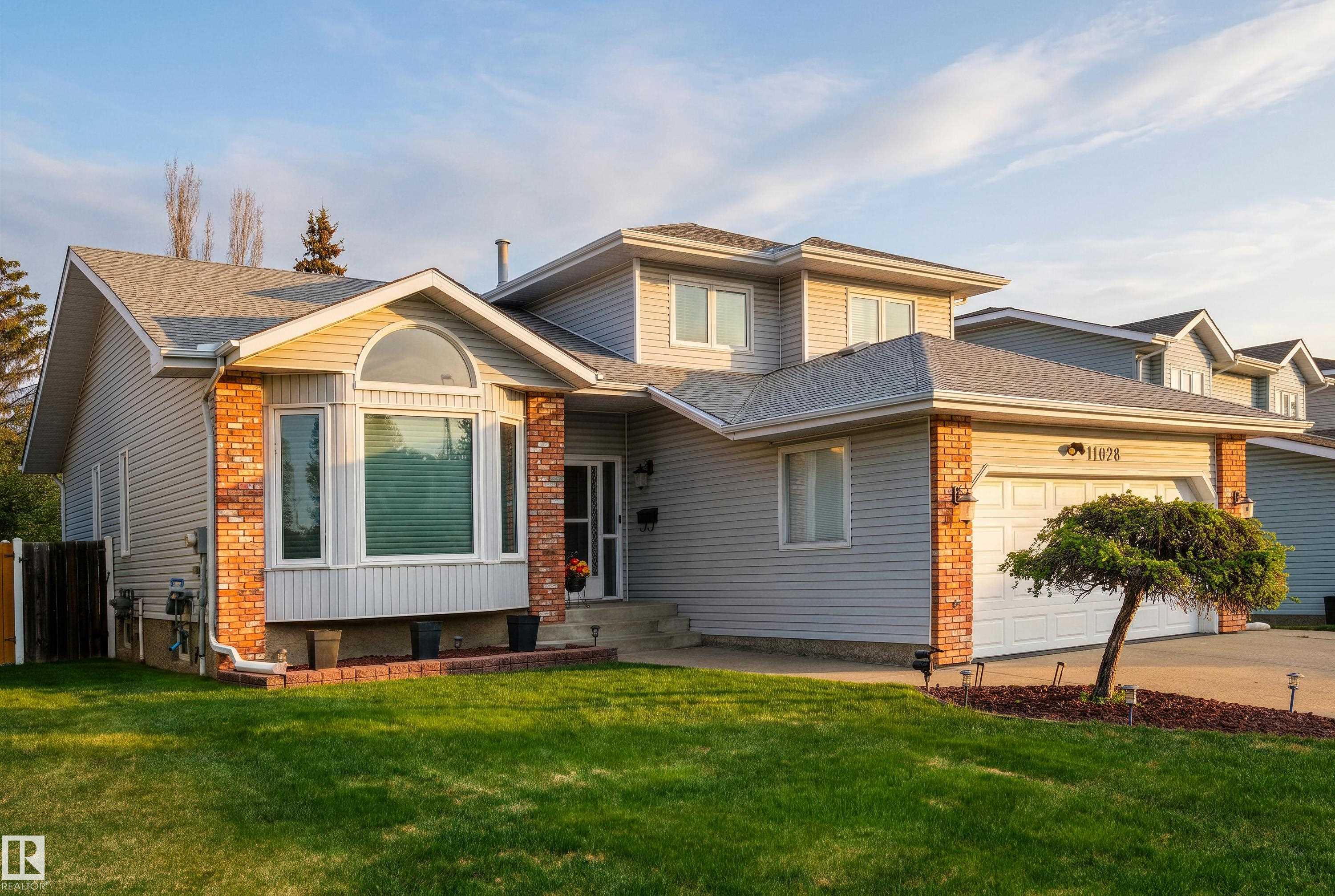 11028 11 AV NW