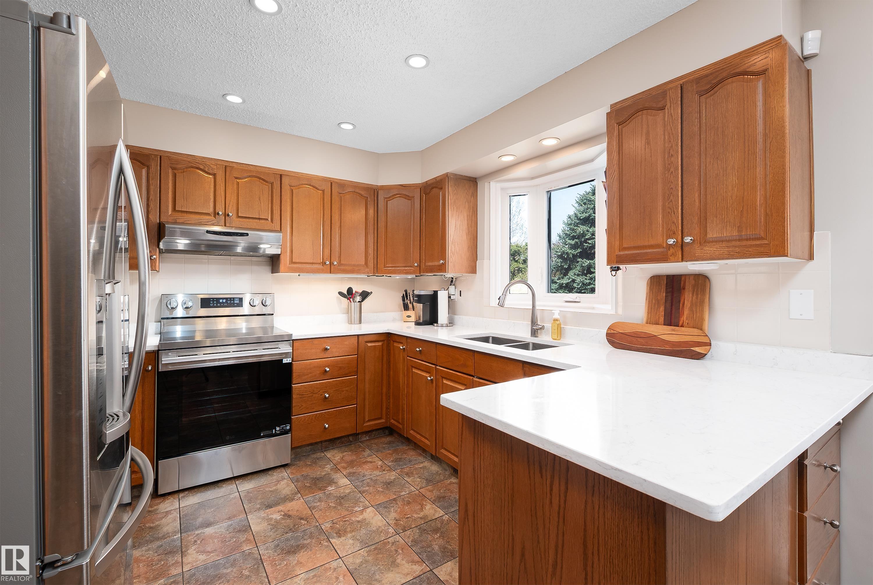 11028 11 AV NW