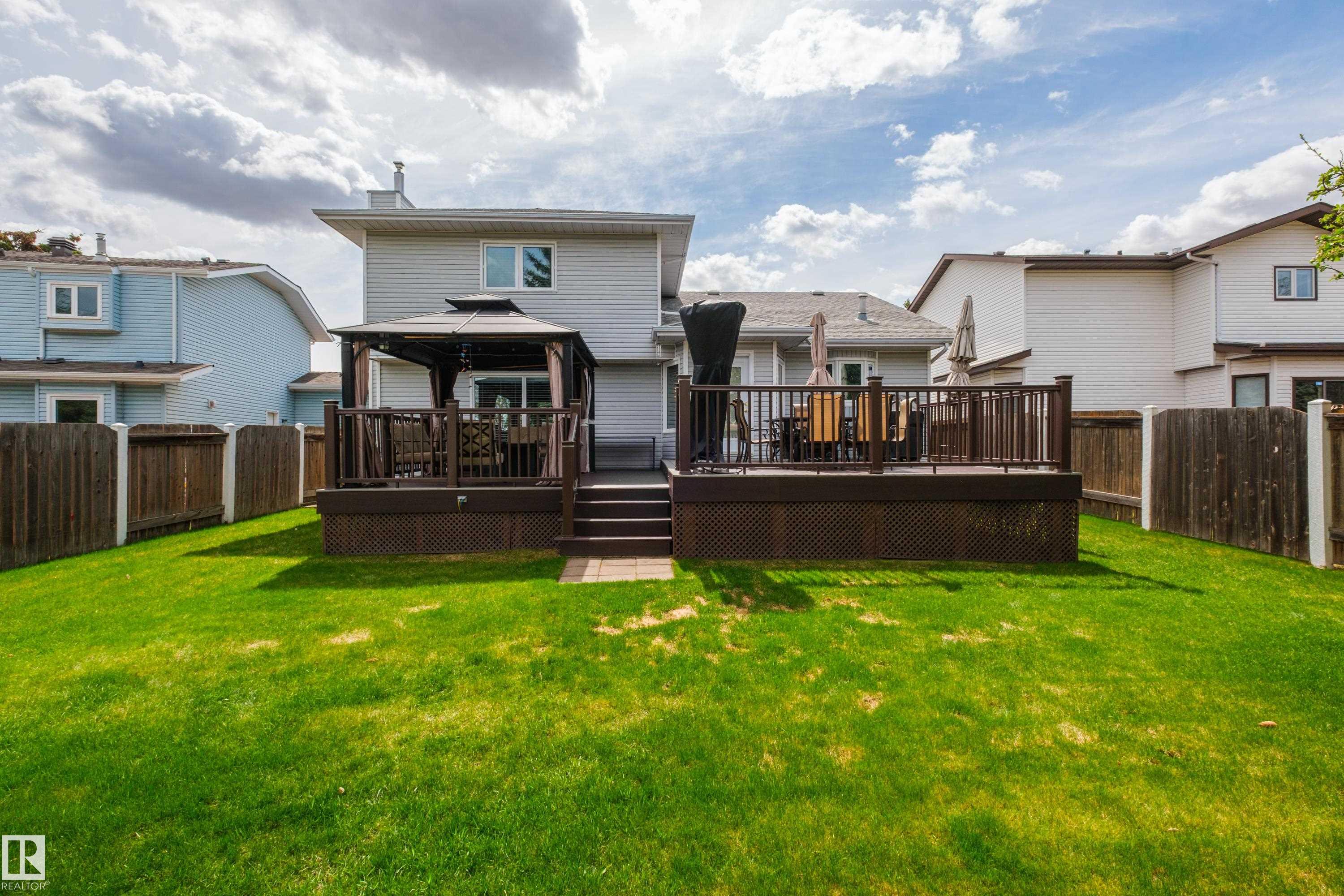 11028 11 AV NW