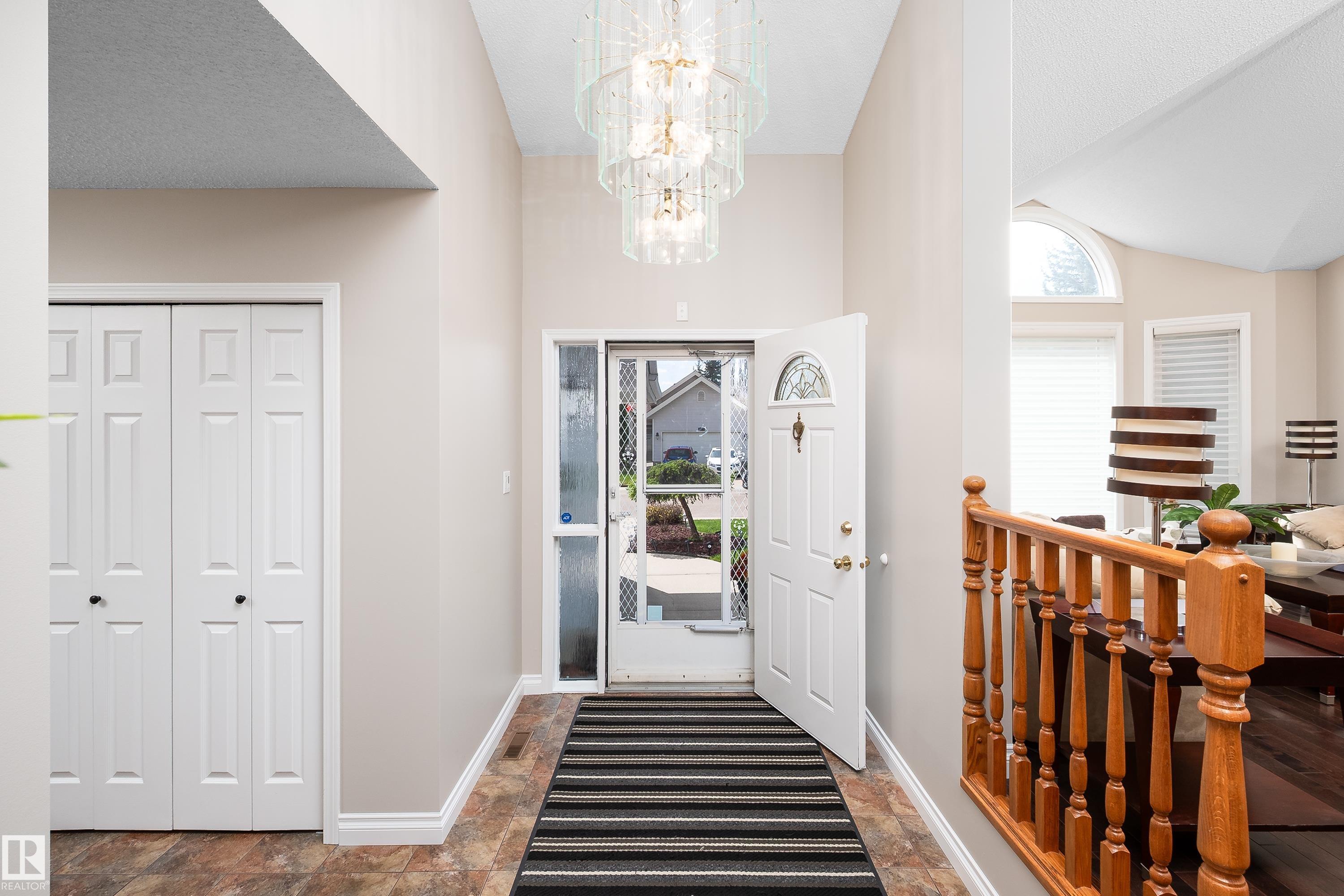 11028 11 AV NW