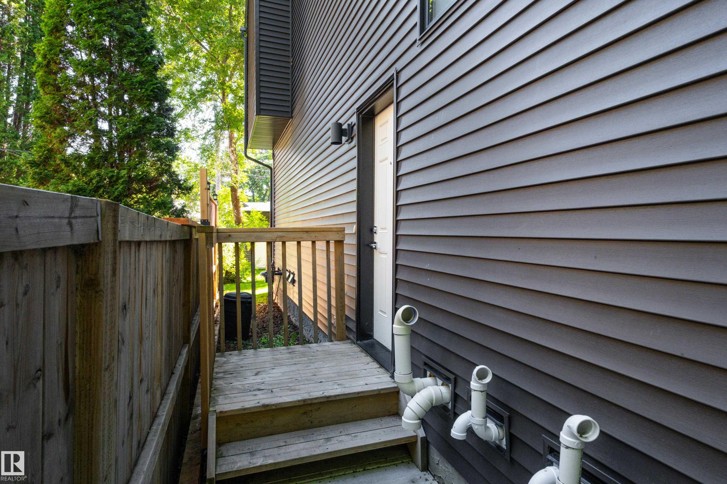 11013 75 ST NW