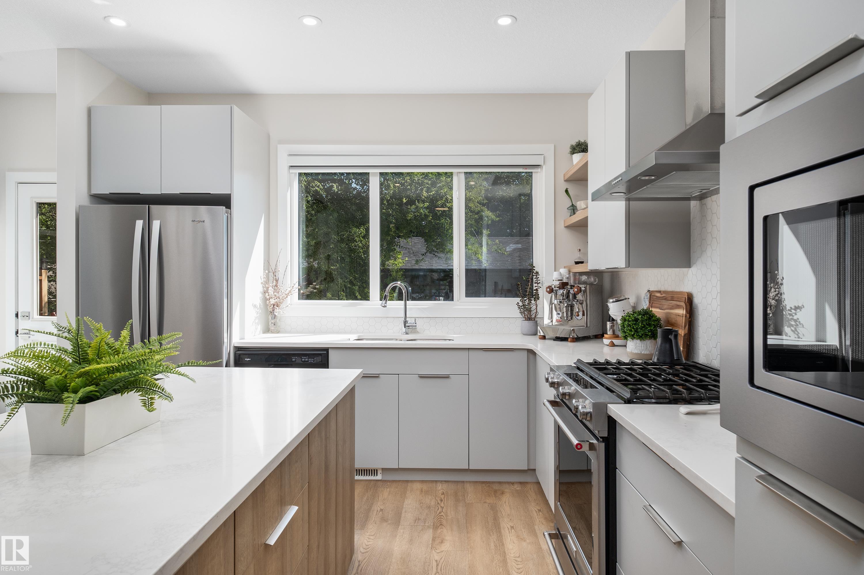 11013 75 ST NW