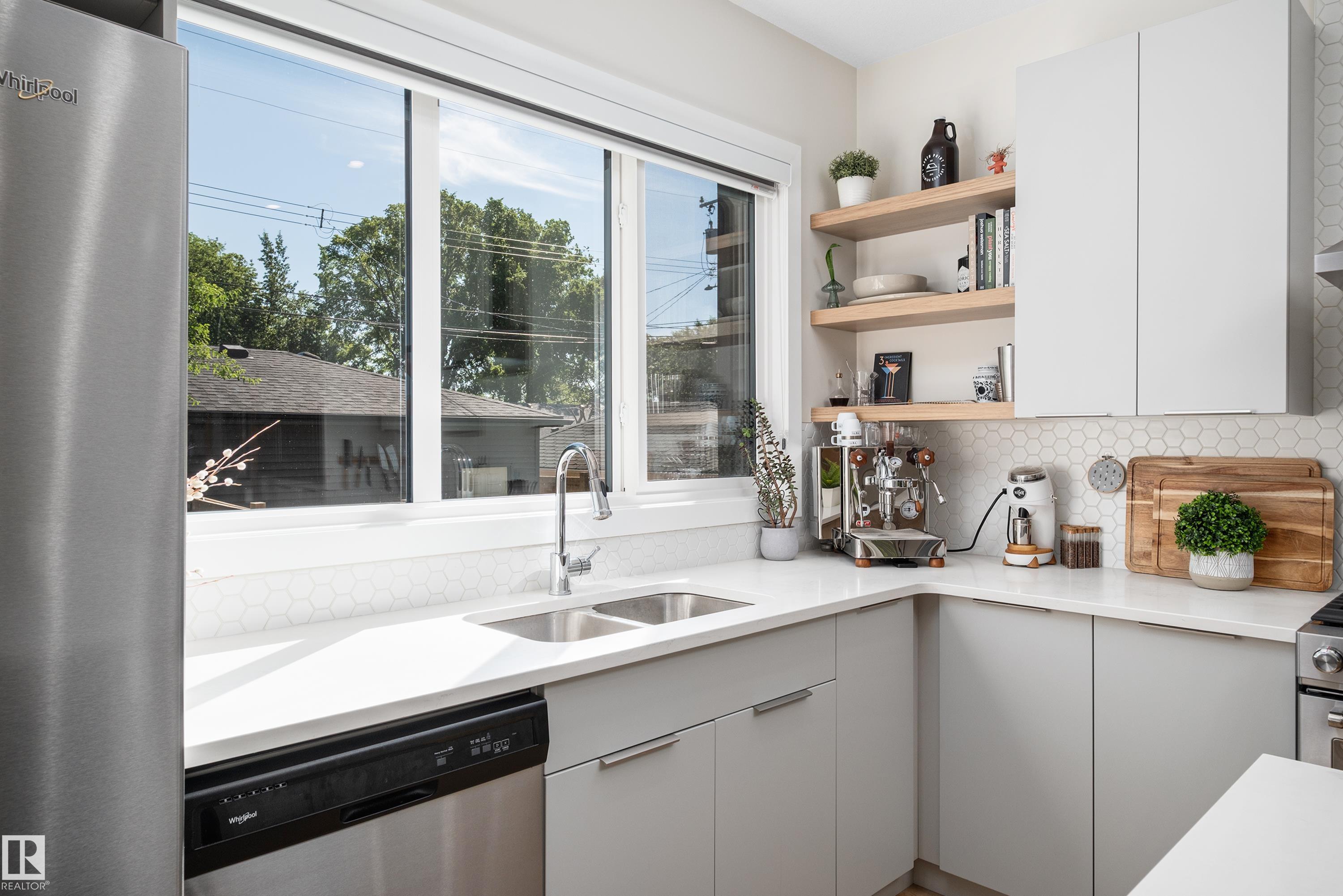 11013 75 ST NW