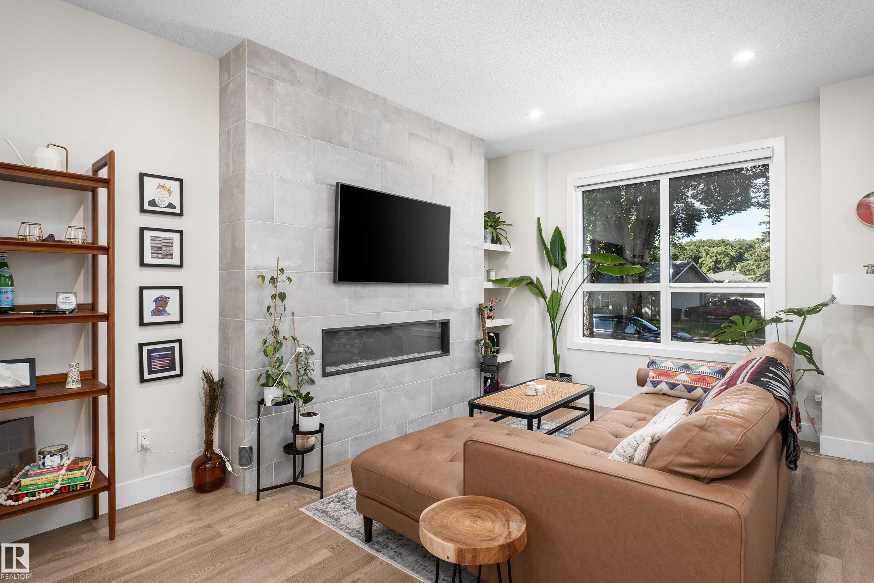 11013 75 ST NW