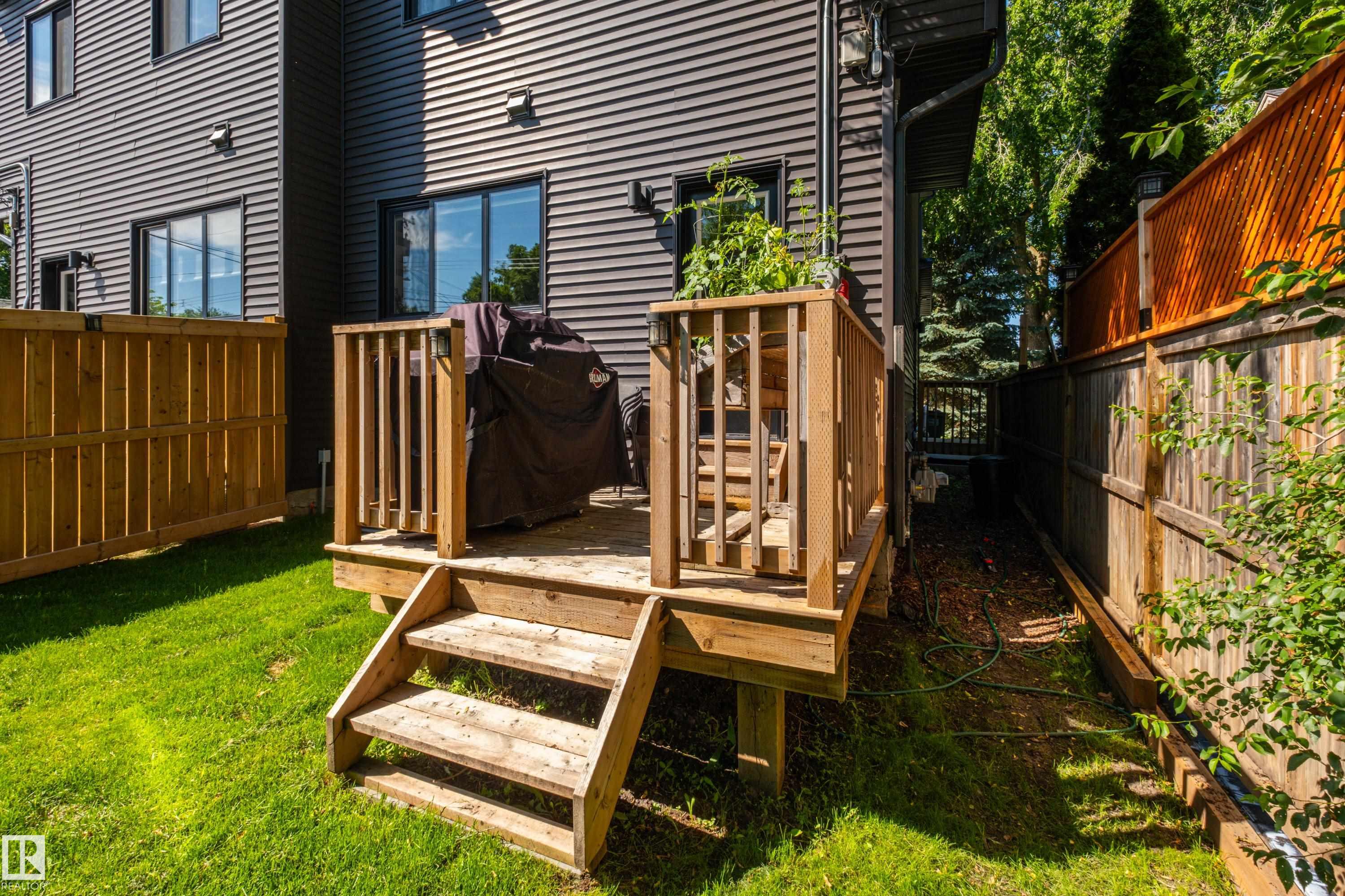 11013 75 ST NW