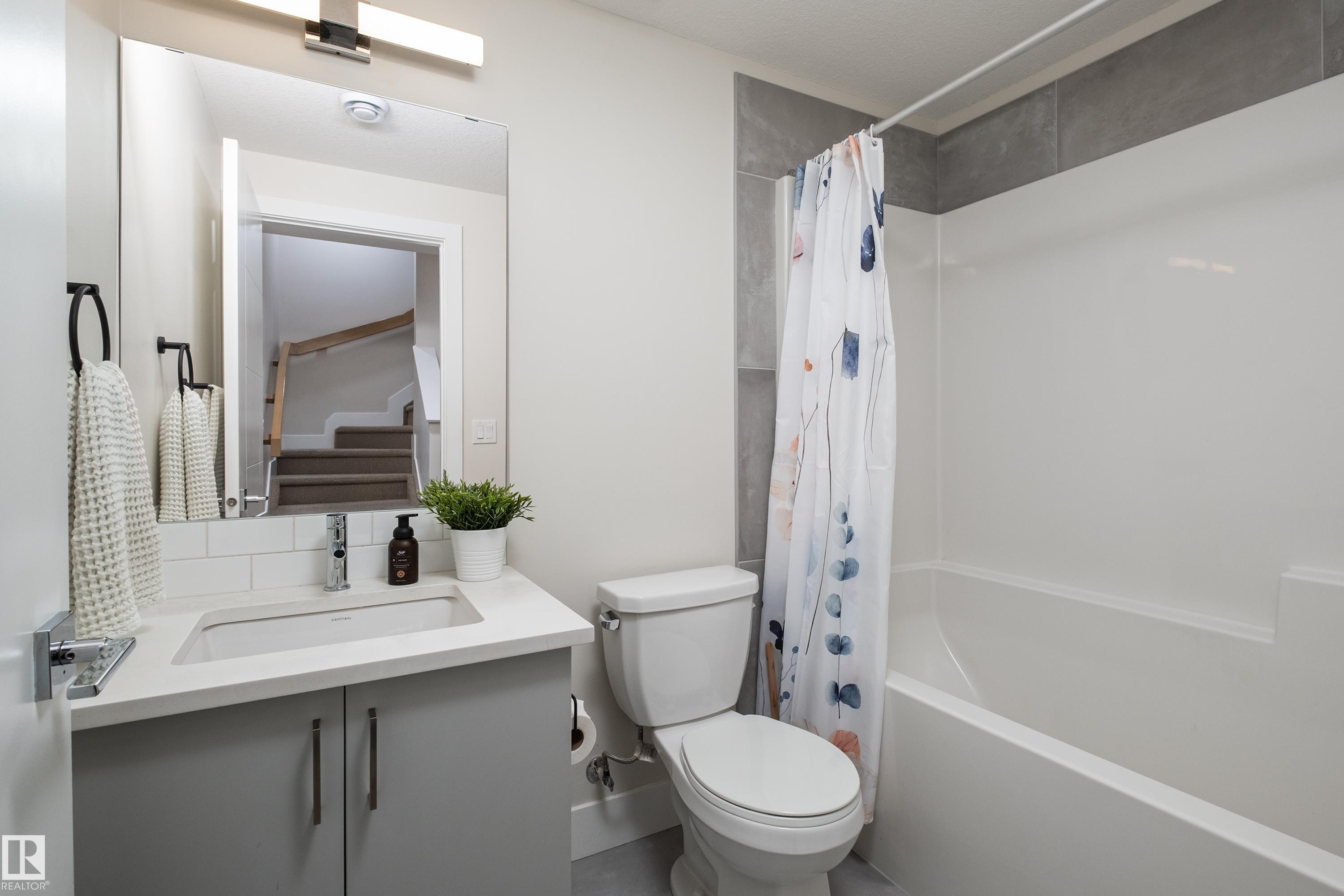 11013 75 ST NW