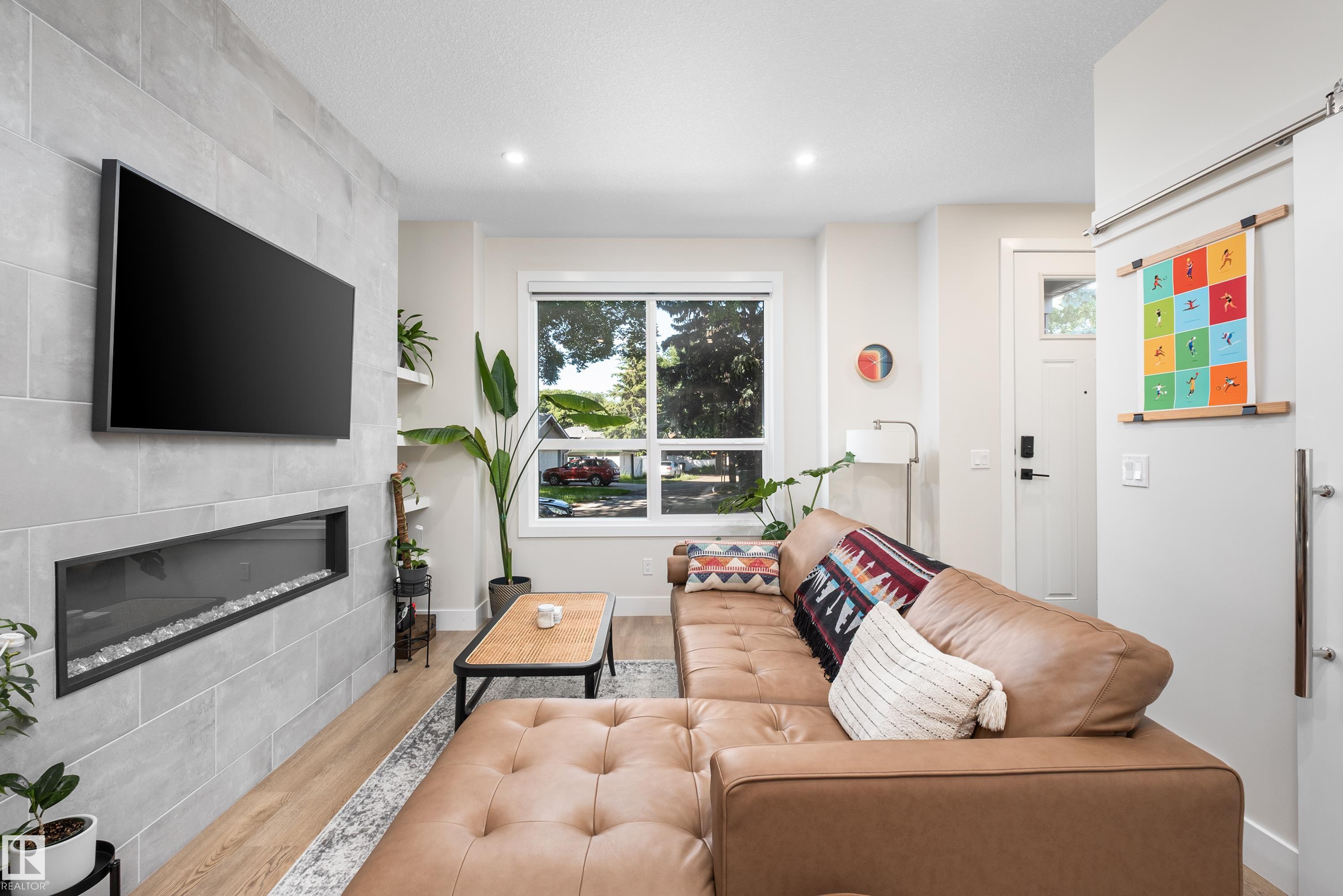 11013 75 ST NW