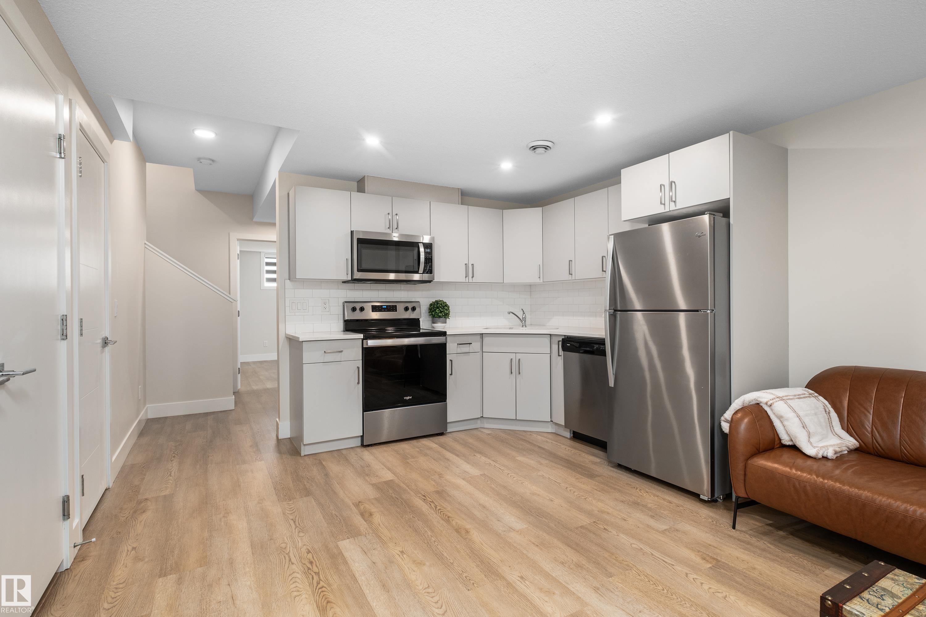 11013 75 ST NW