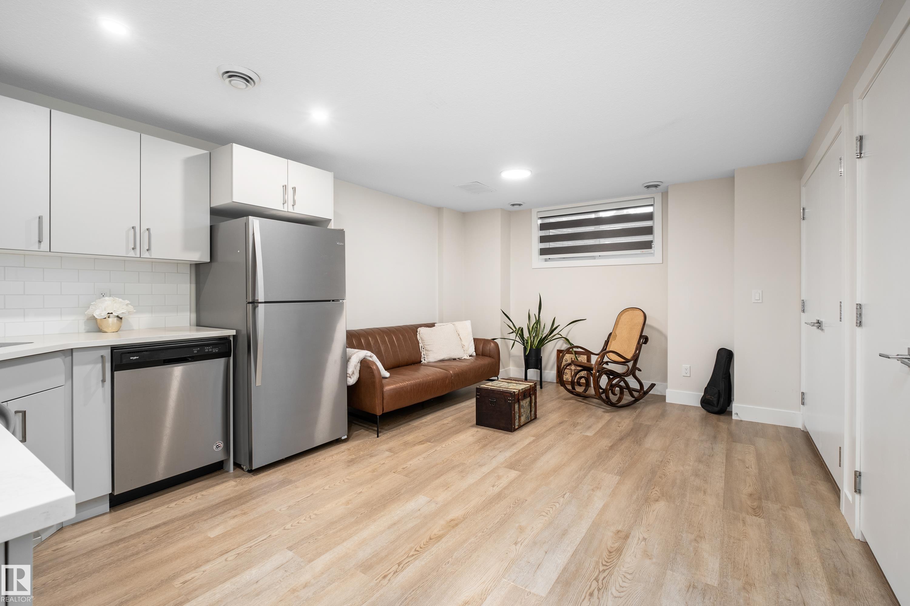 11013 75 ST NW