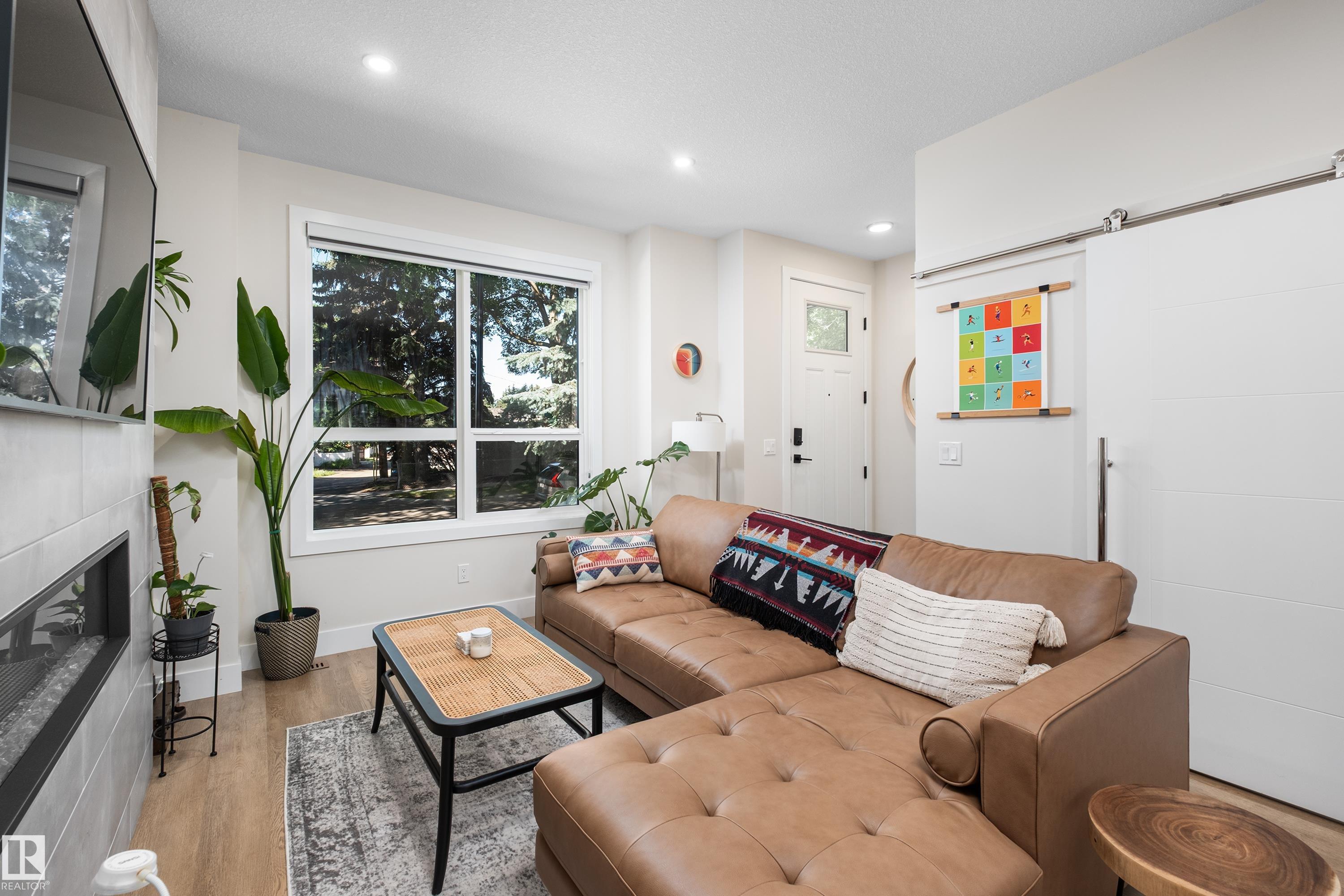 11013 75 ST NW