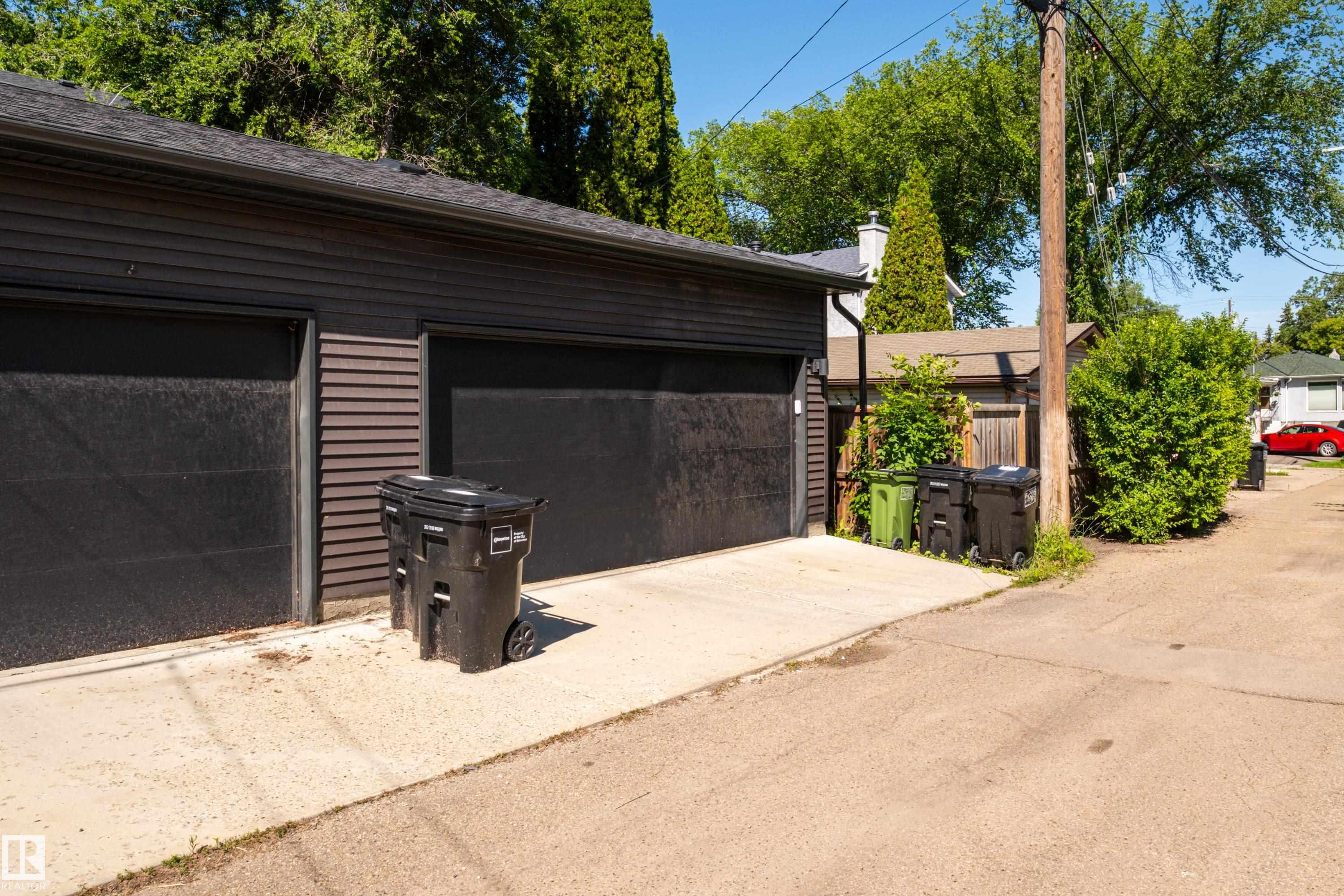 11013 75 ST NW
