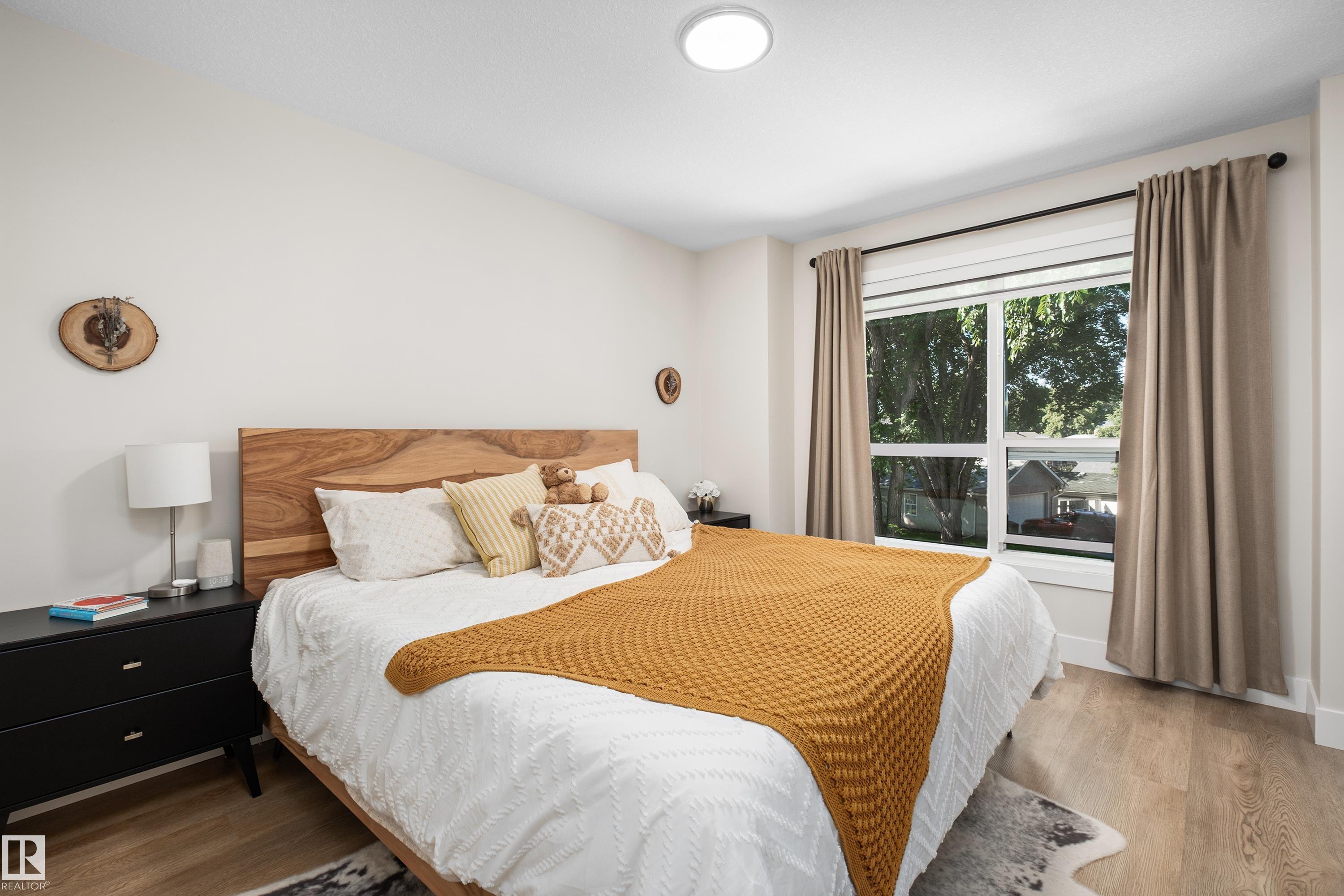 11013 75 ST NW