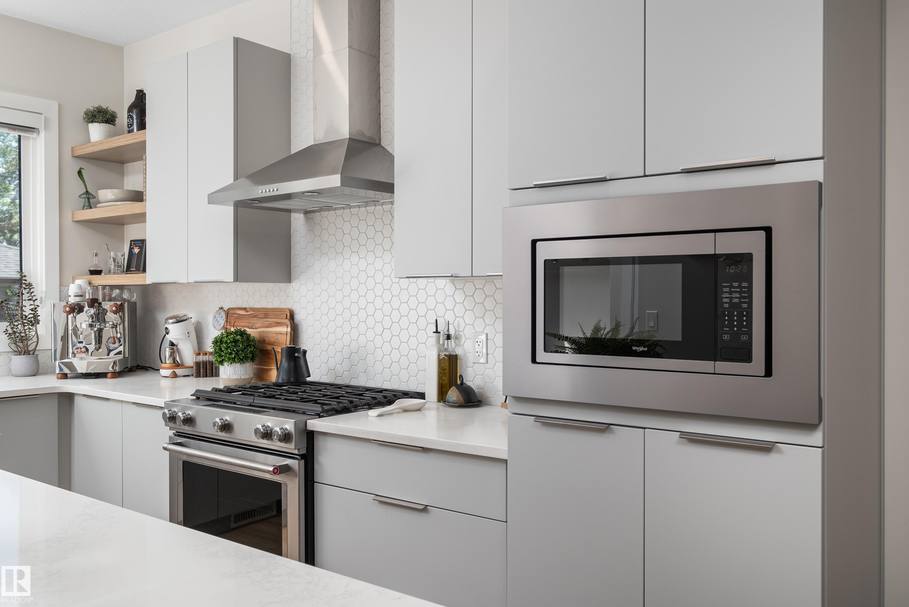 11013 75 ST NW