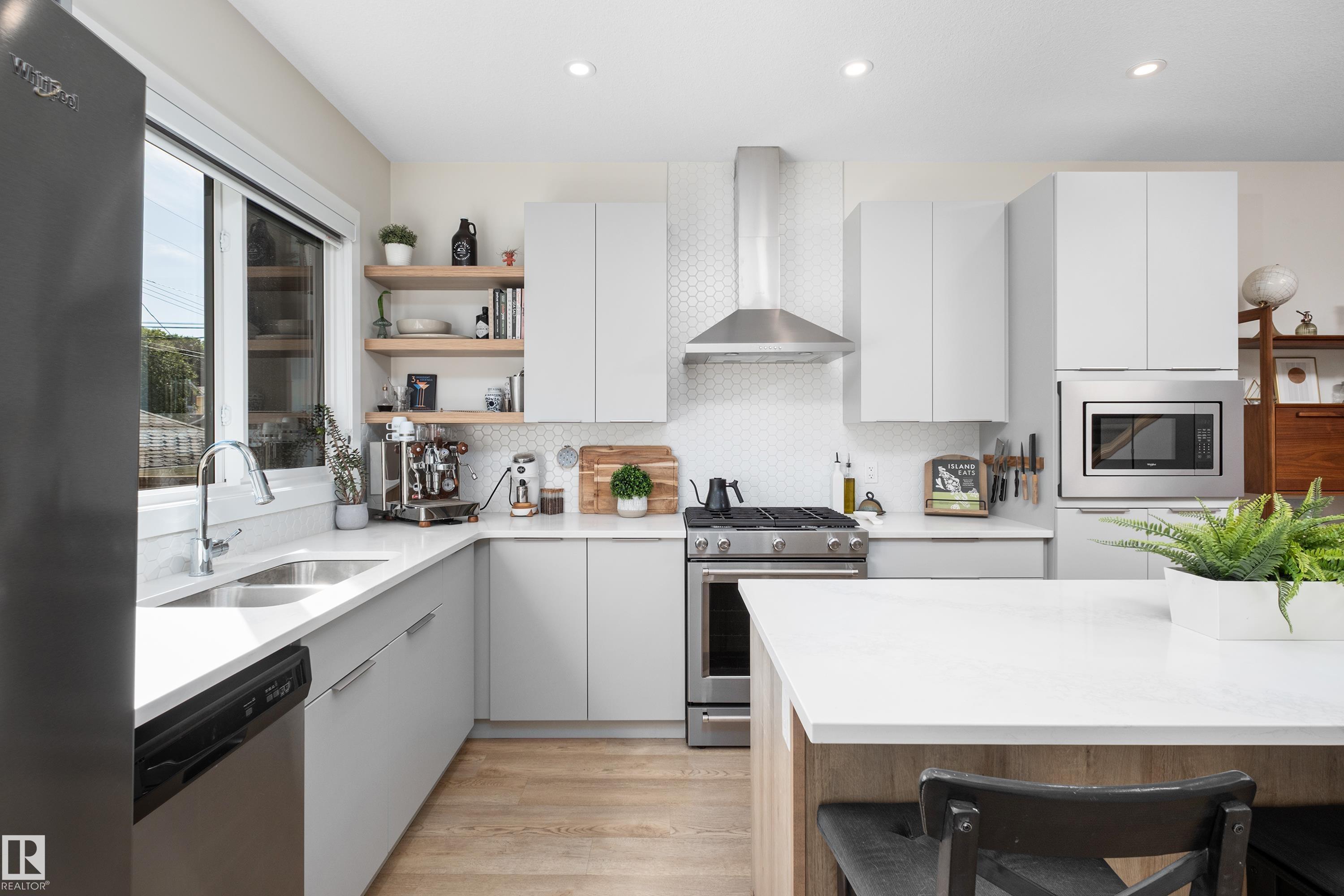 11013 75 ST NW