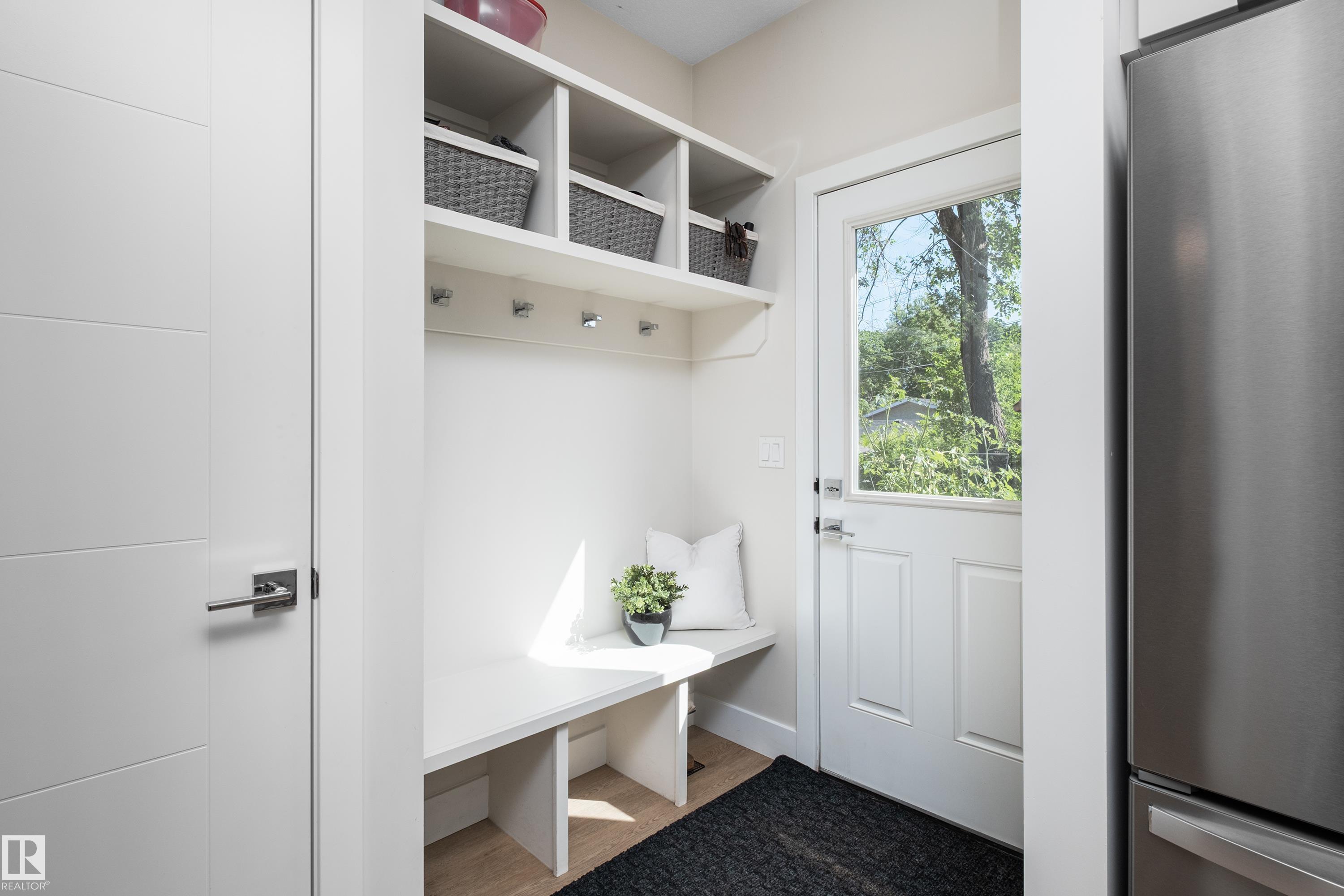 11013 75 ST NW