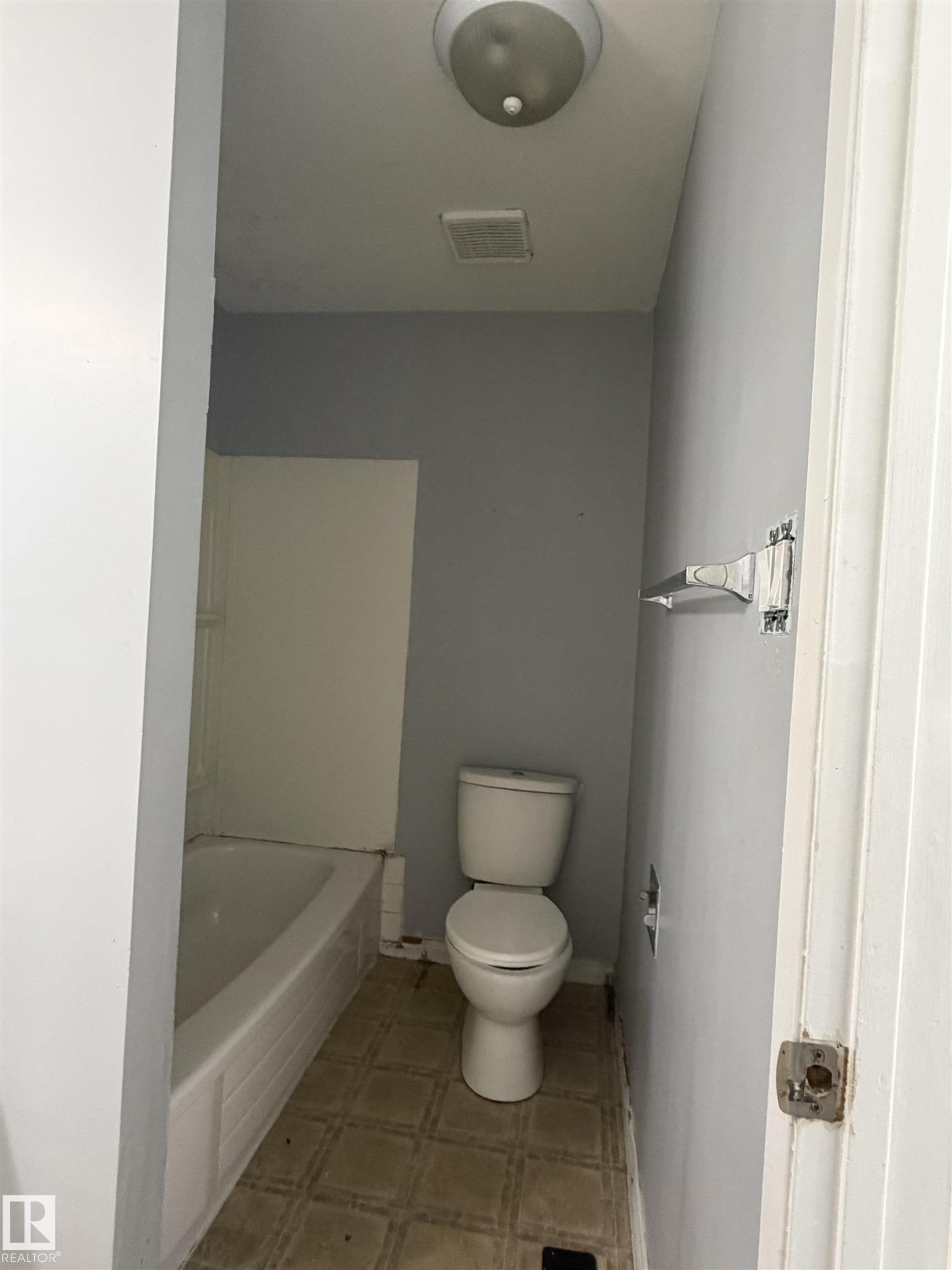 11384 139 AV NW