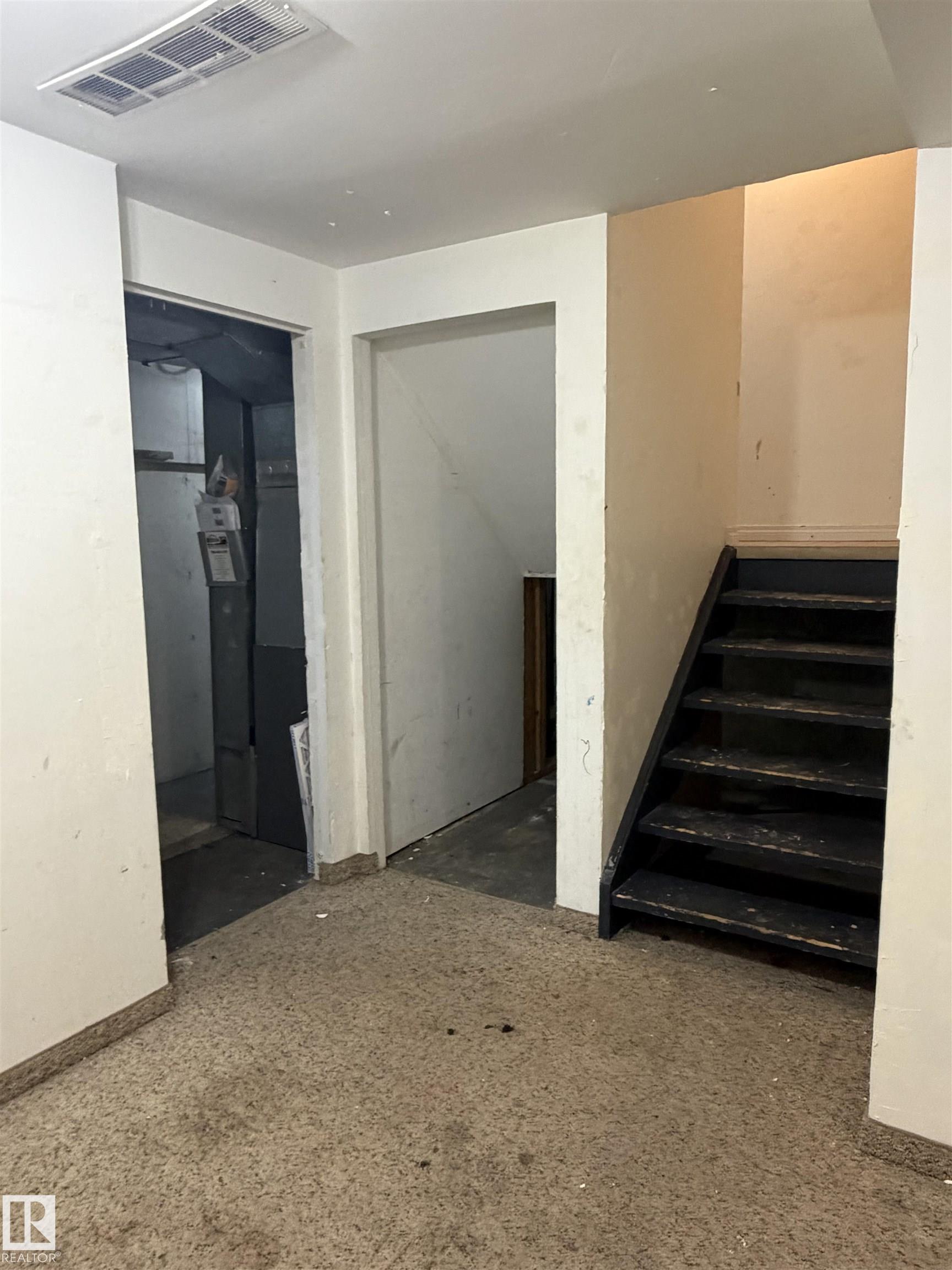 11384 139 AV NW
