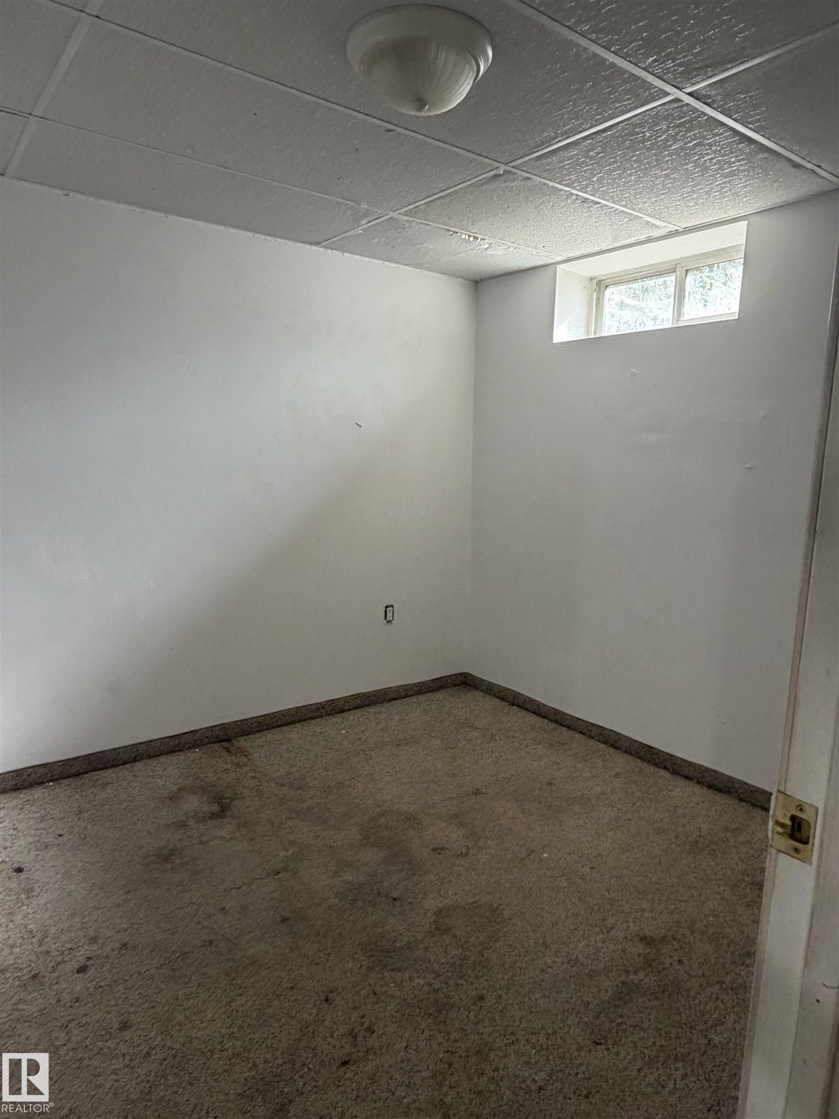 11384 139 AV NW