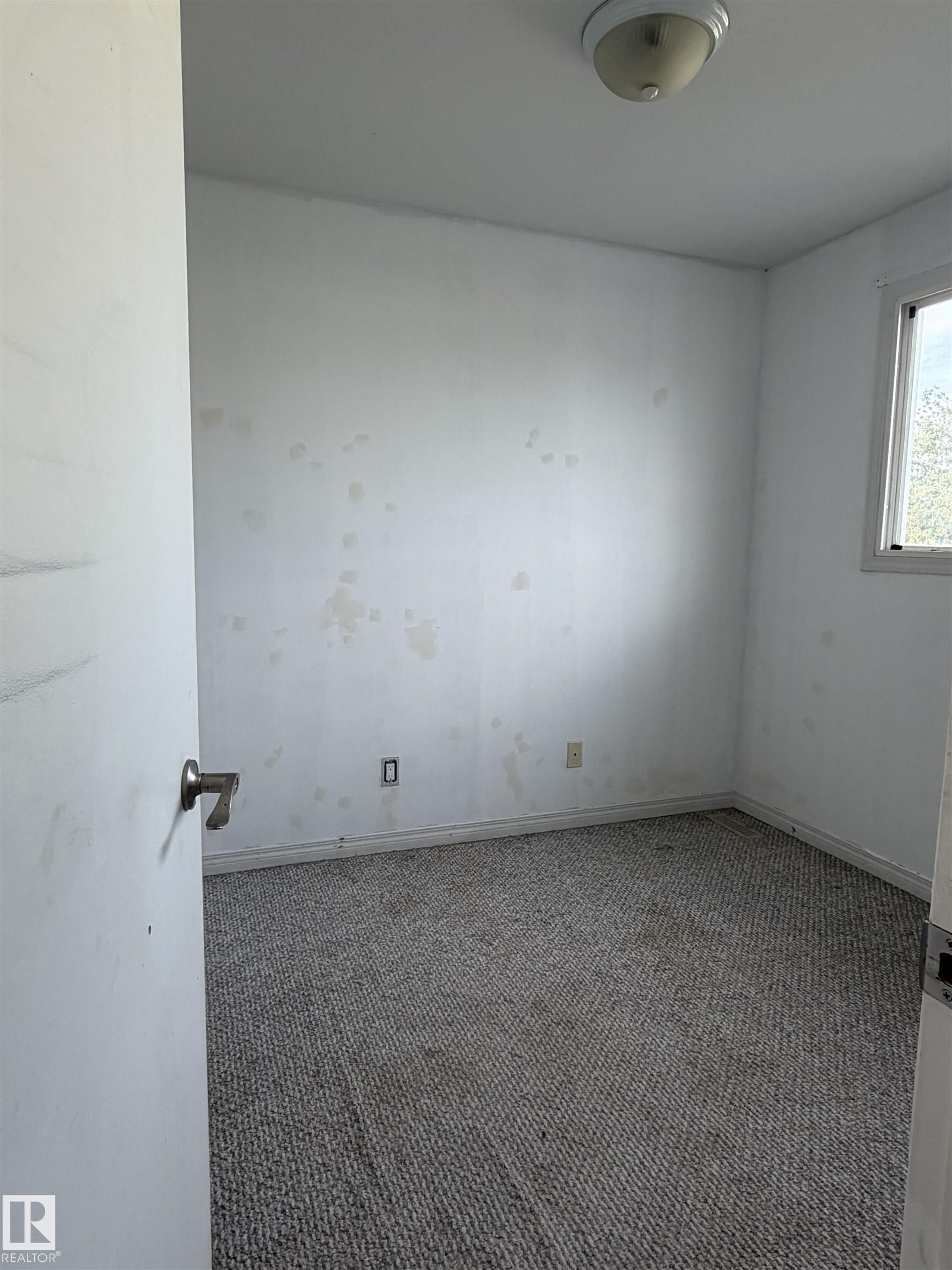 11384 139 AV NW