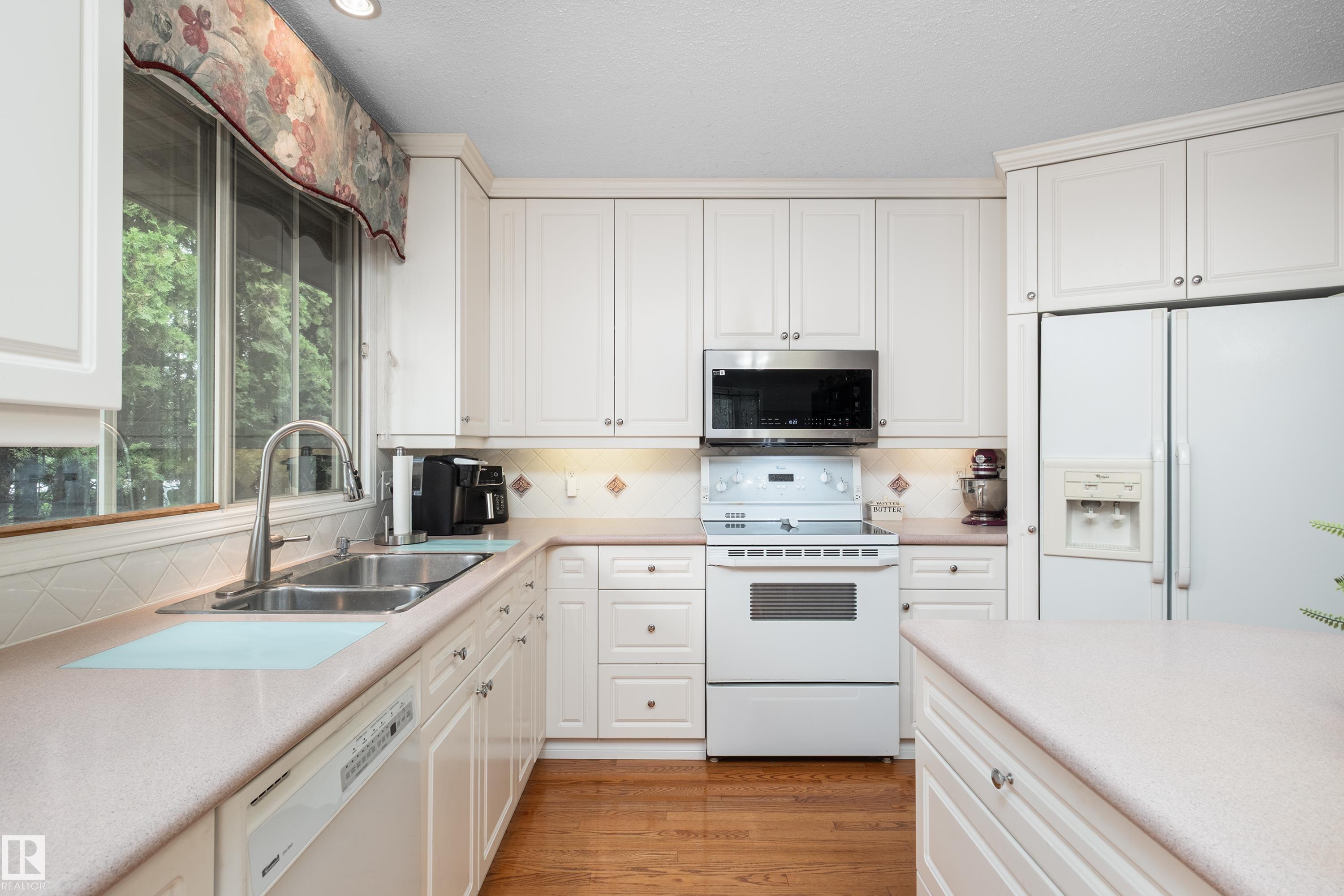 2408 115 ST NW