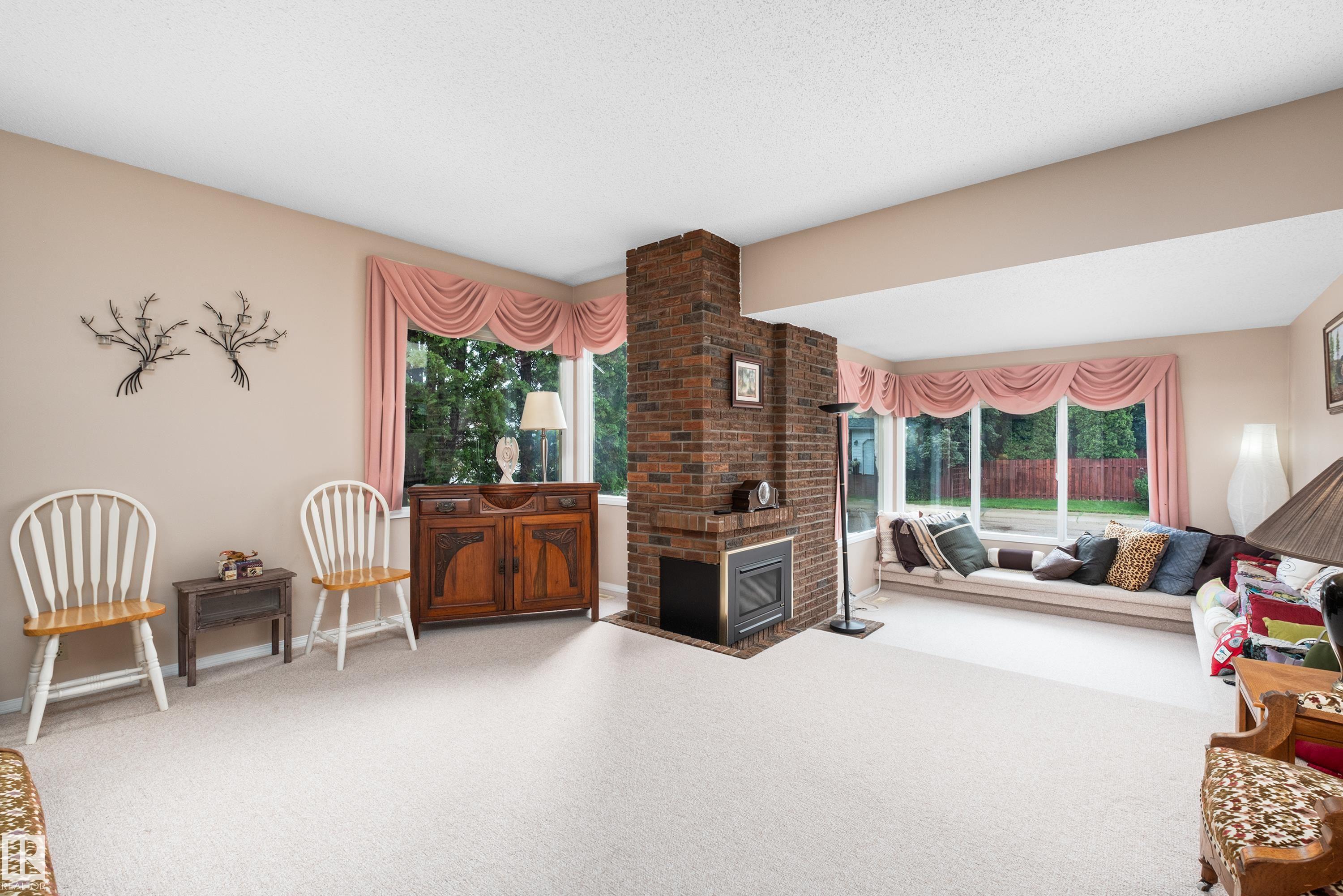 2408 115 ST NW
