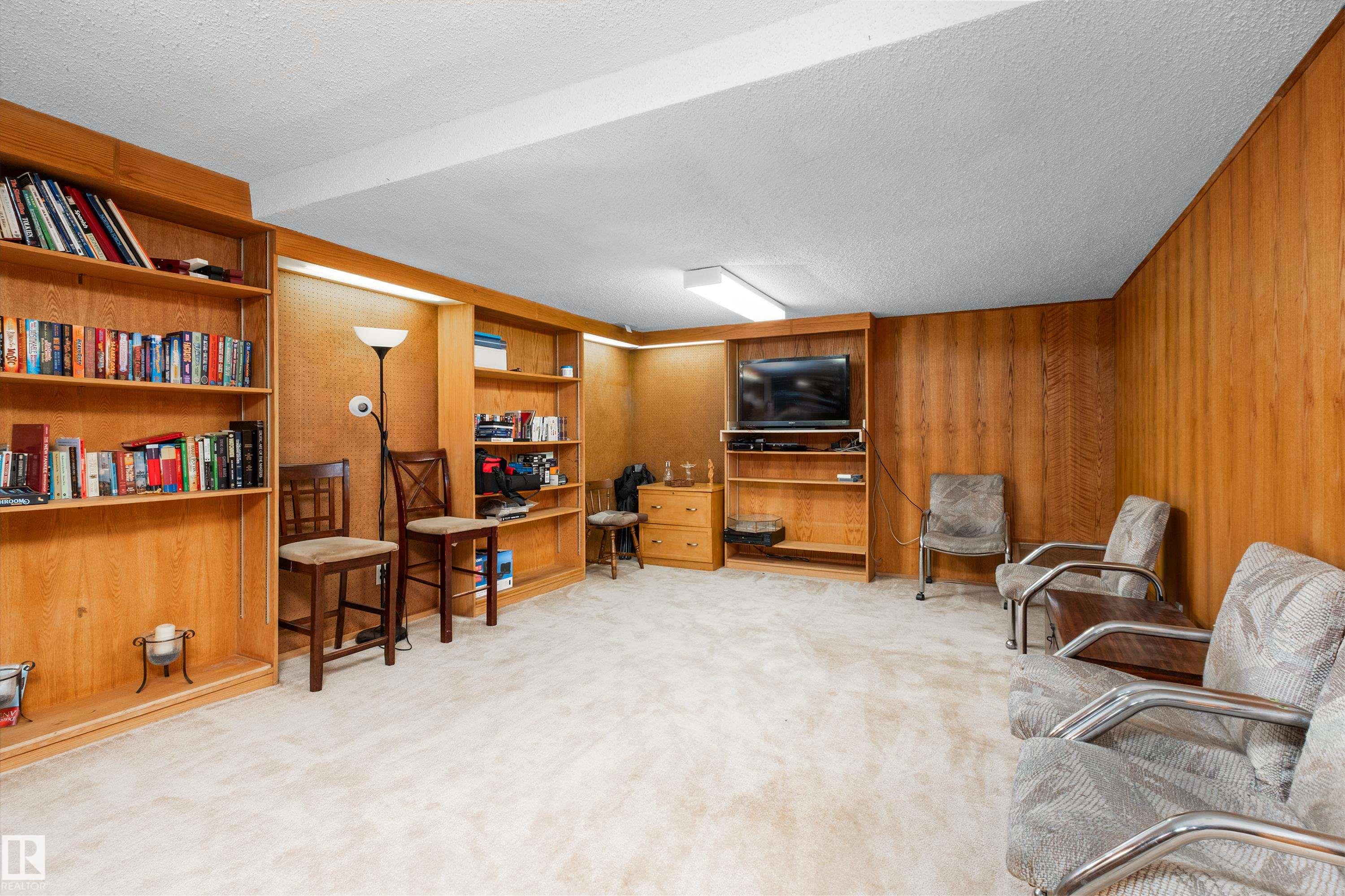 2408 115 ST NW