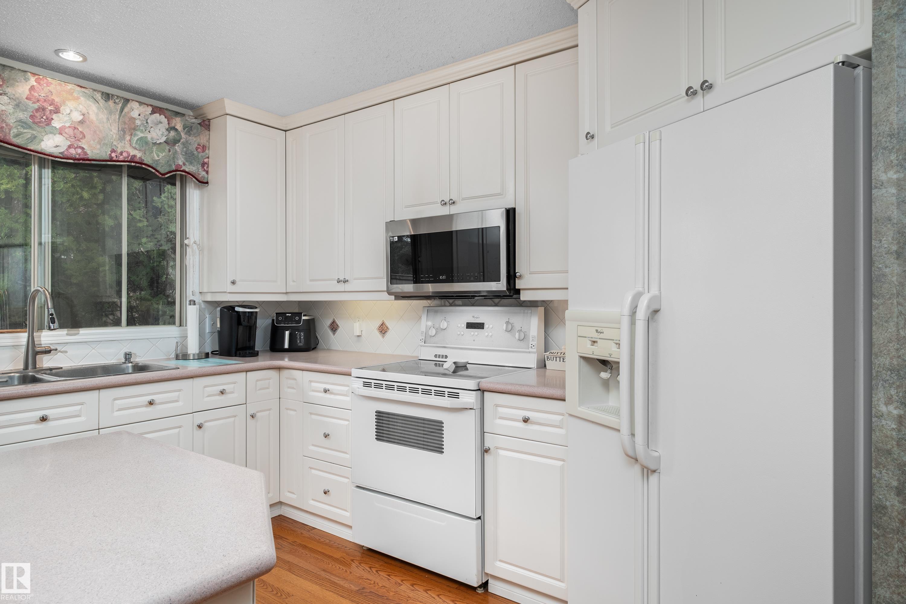 2408 115 ST NW