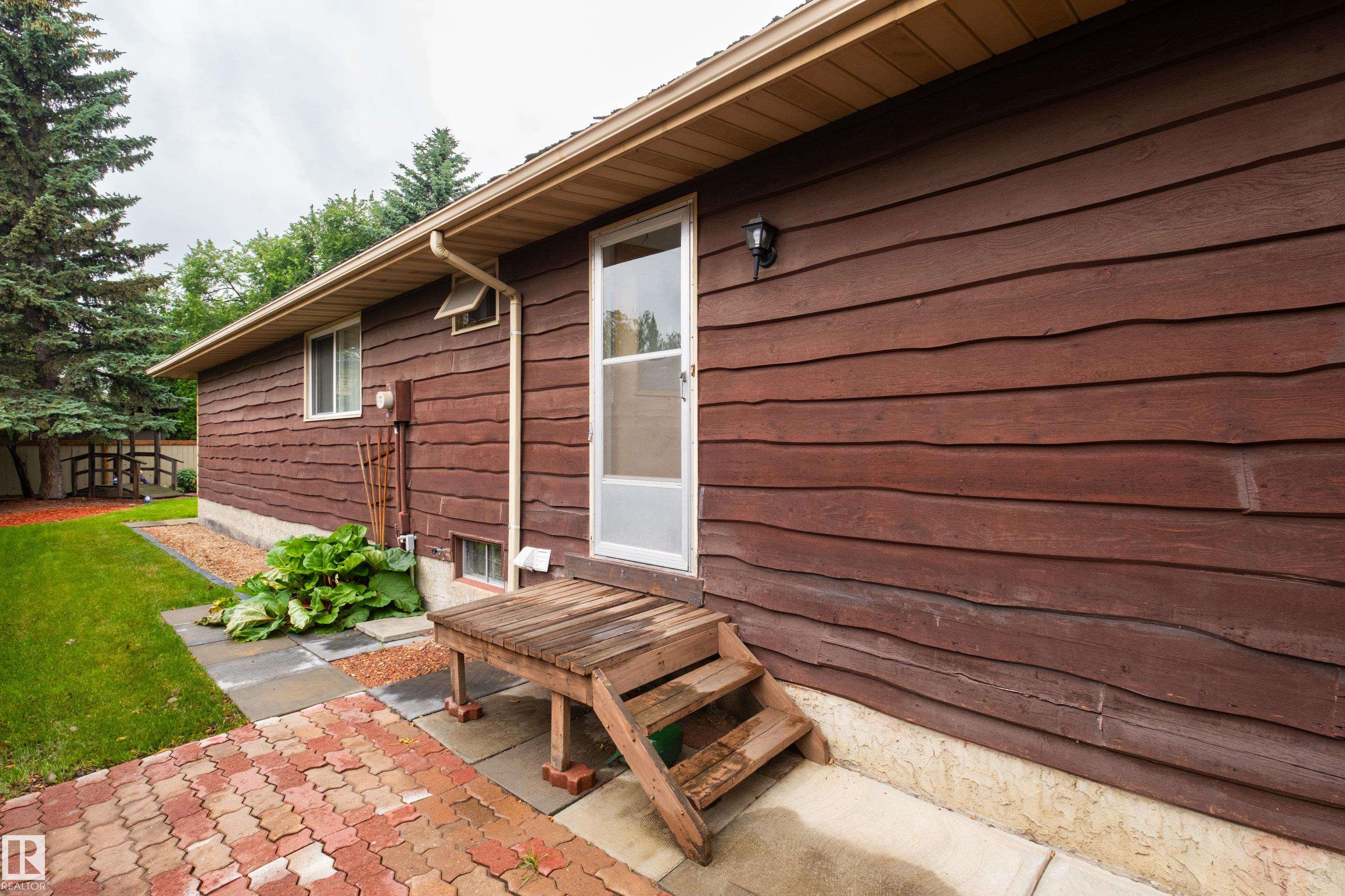 2408 115 ST NW