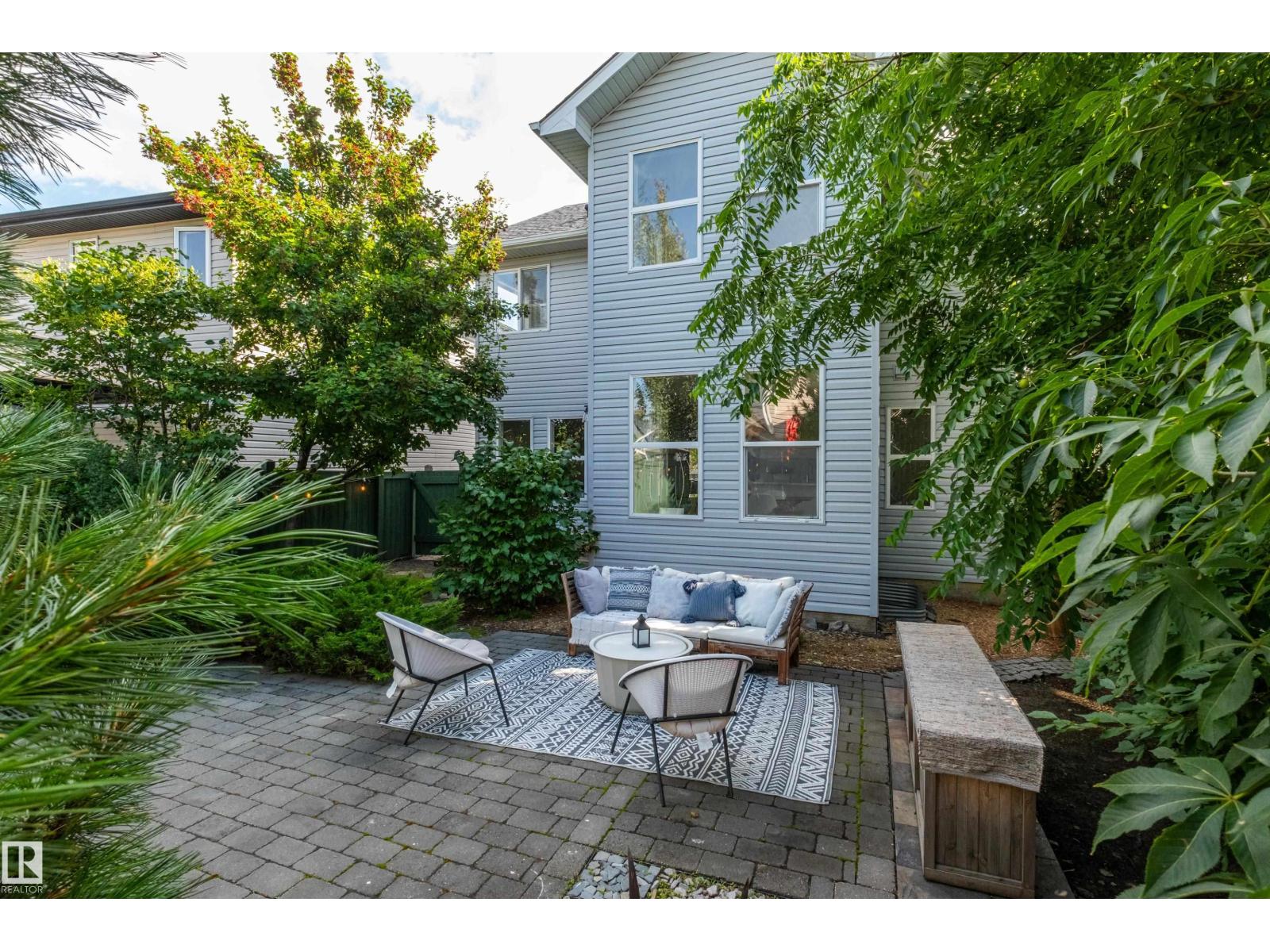 1128 114 ST SW