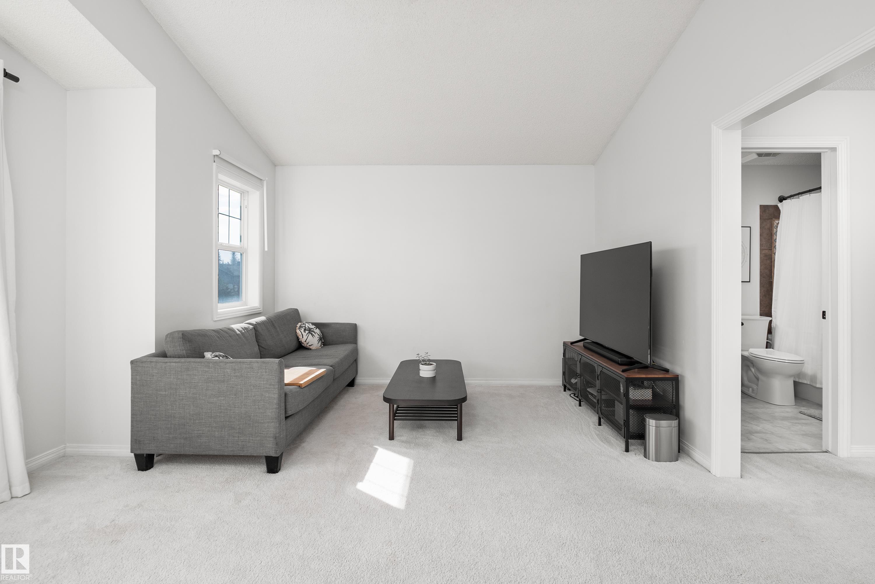 1128 114 ST SW