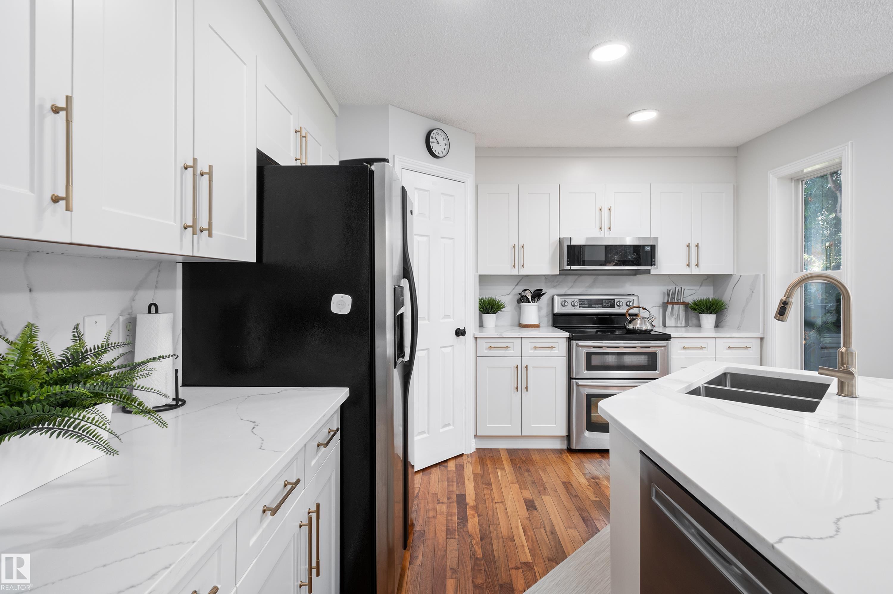 1128 114 ST SW