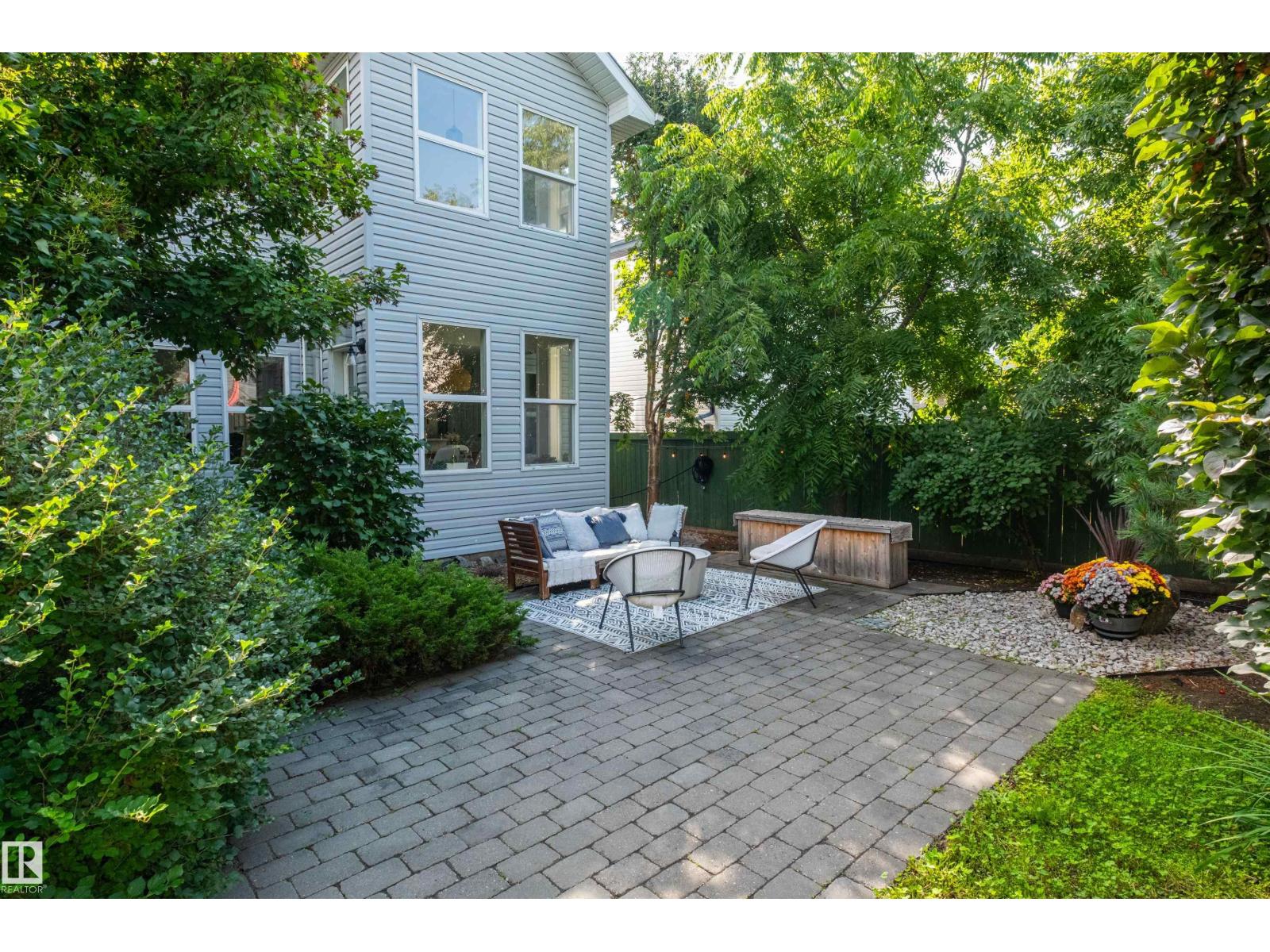 1128 114 ST SW