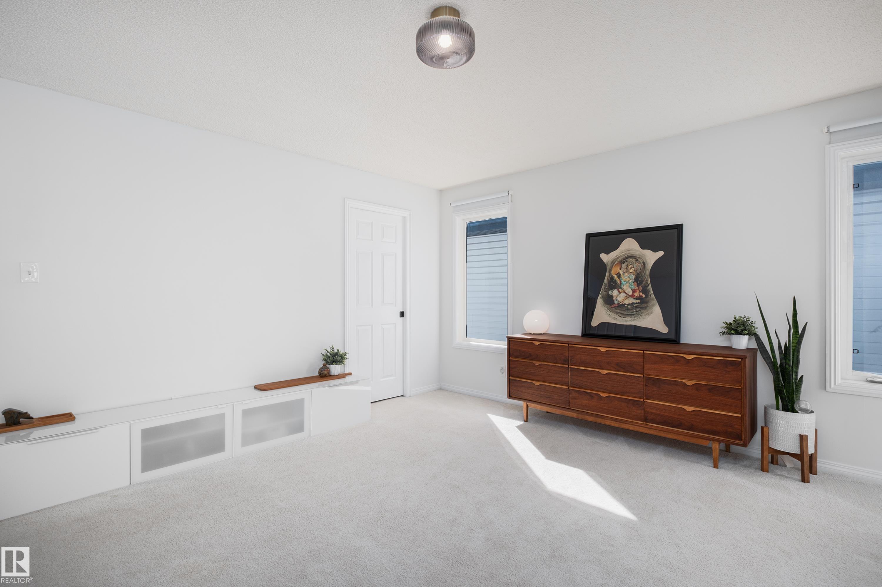 1128 114 ST SW