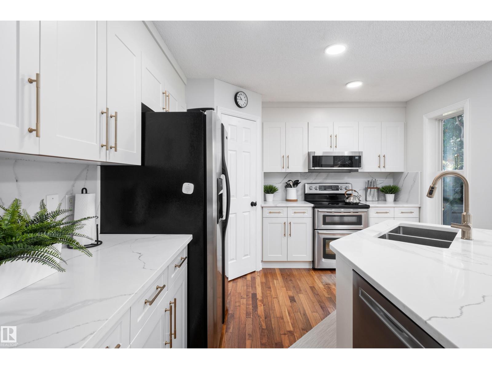 1128 114 ST SW