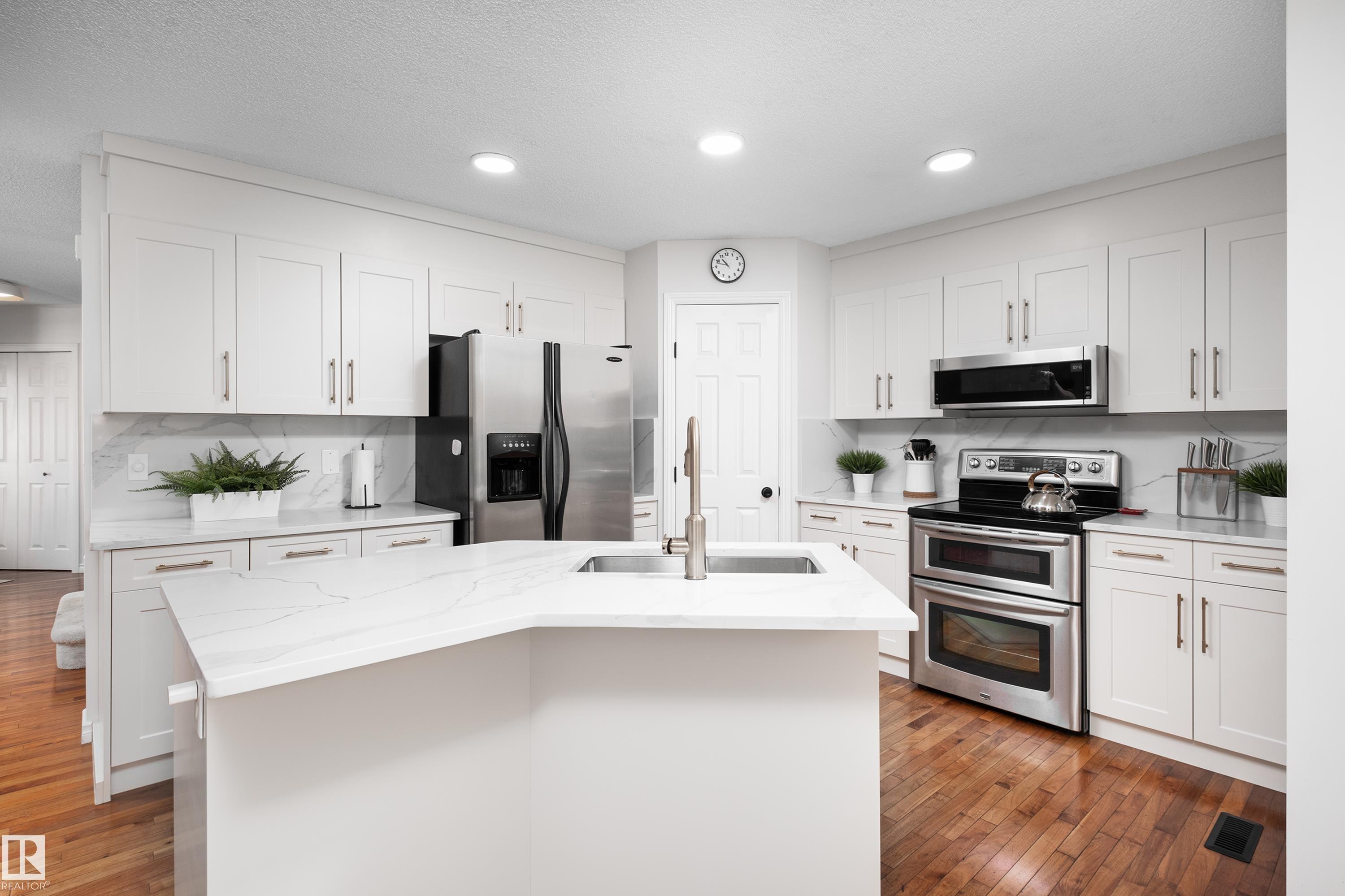 1128 114 ST SW
