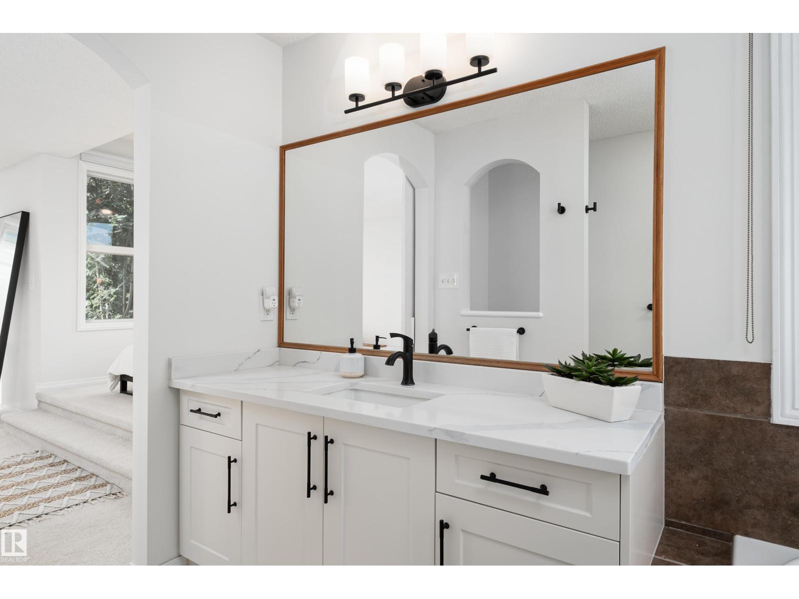 1128 114 ST SW