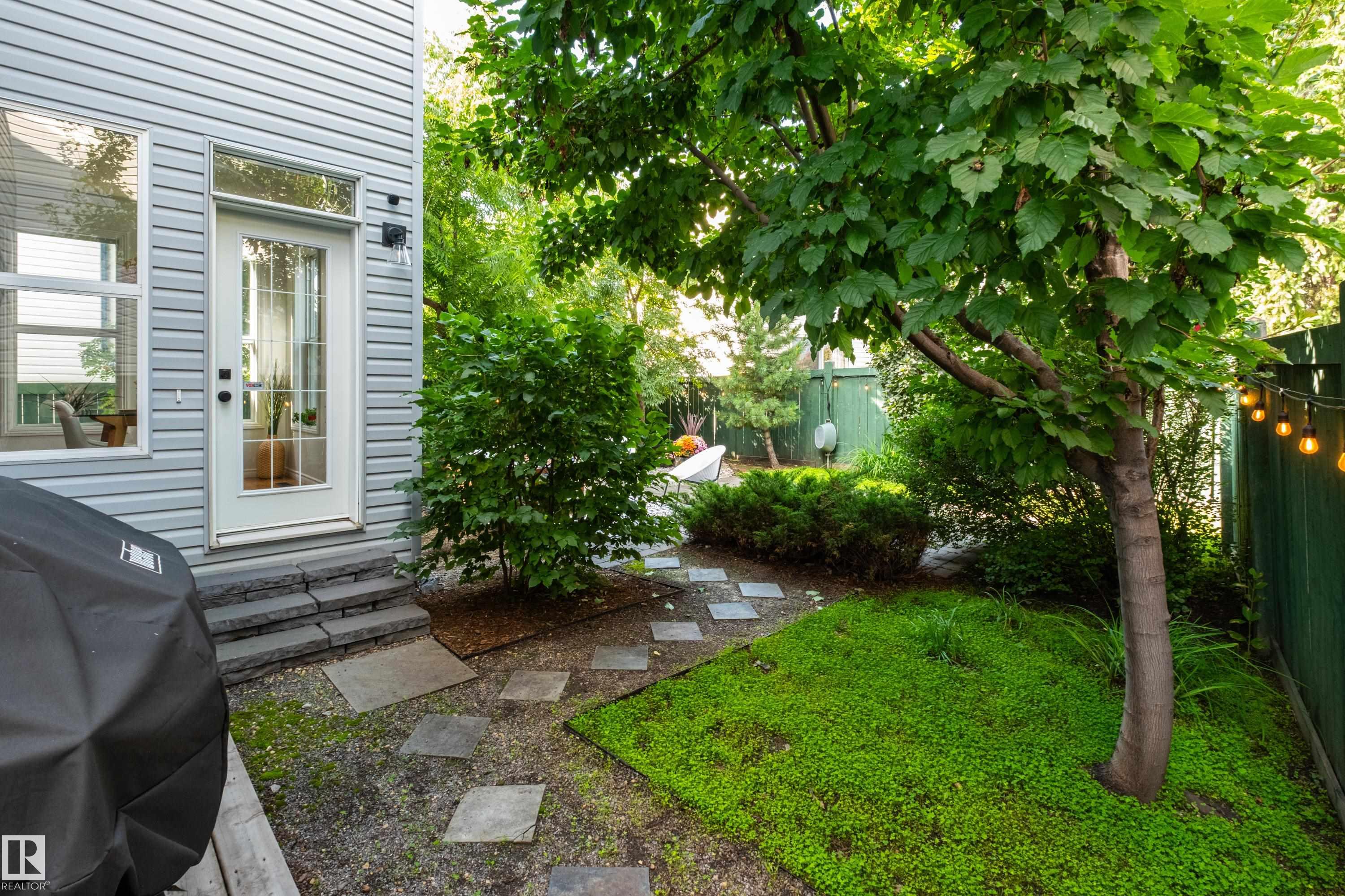 1128 114 ST SW
