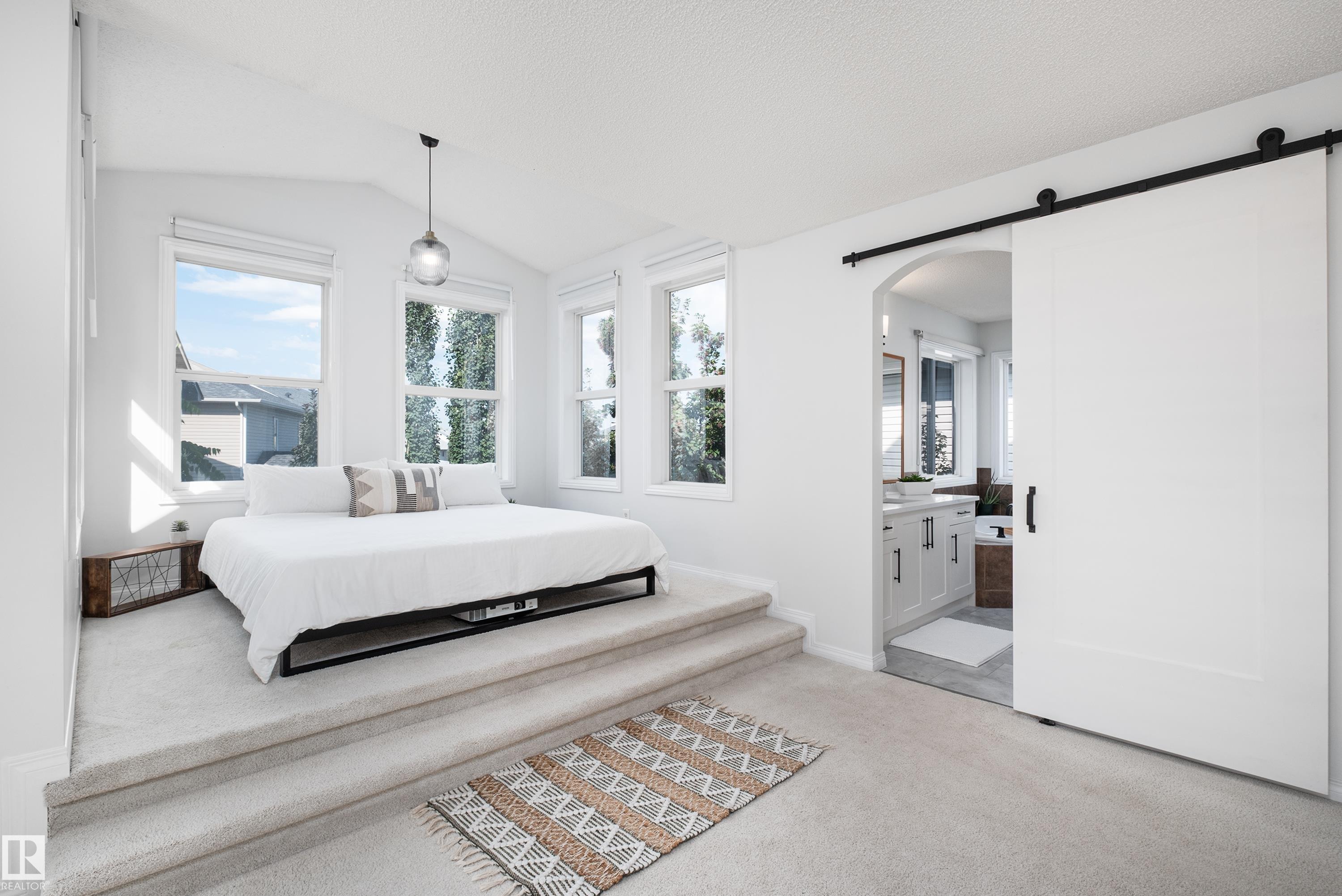 1128 114 ST SW