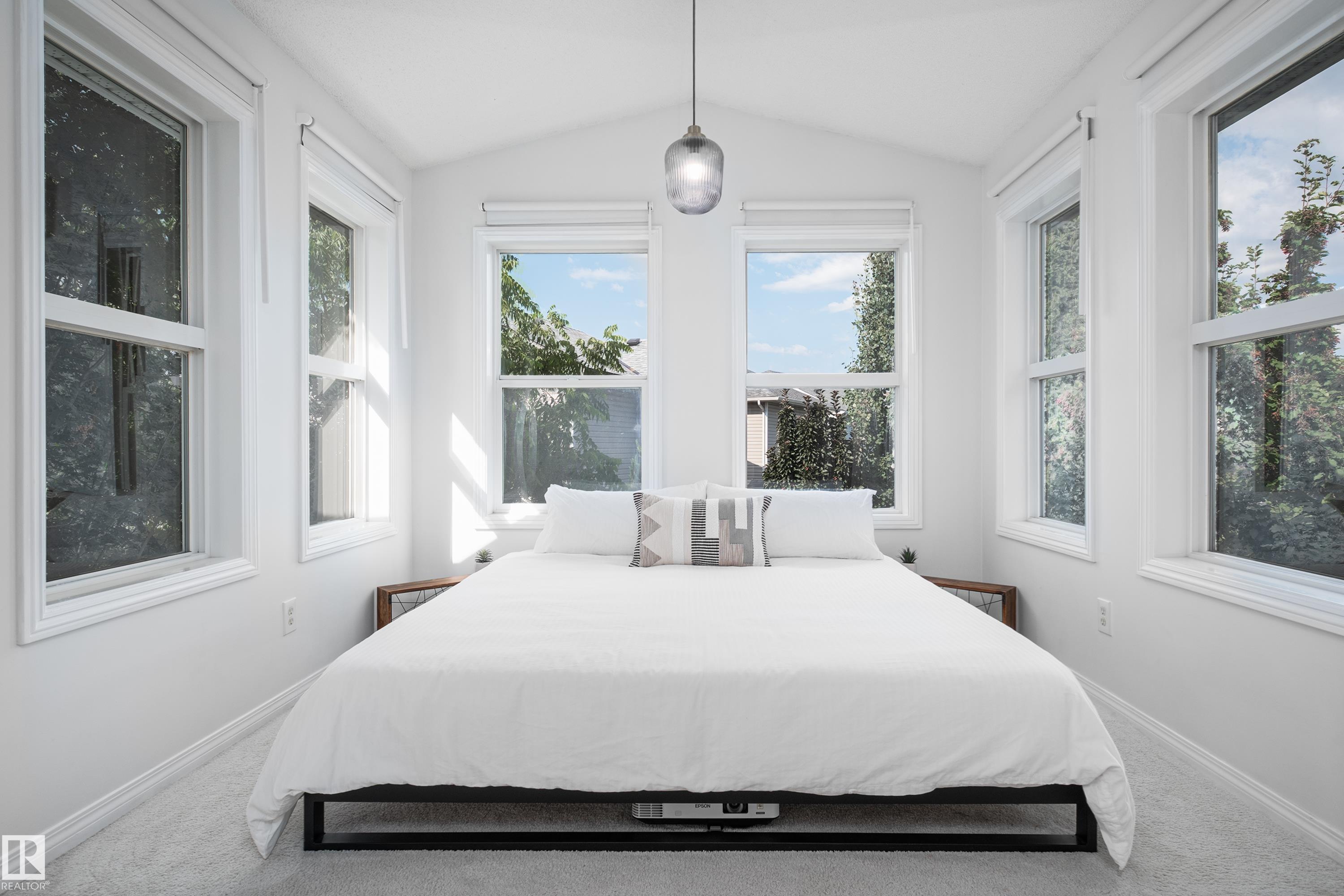 1128 114 ST SW