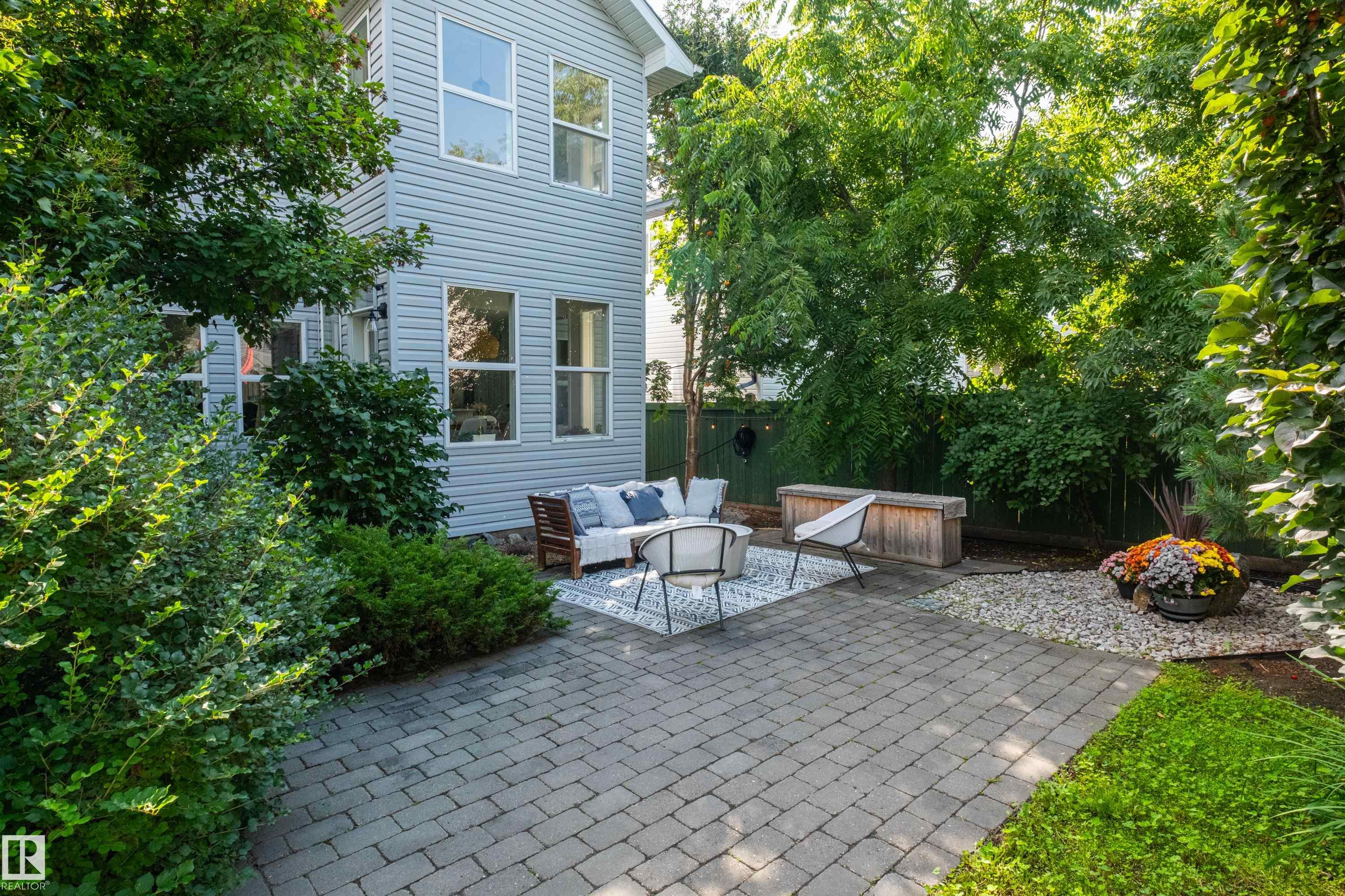 1128 114 ST SW